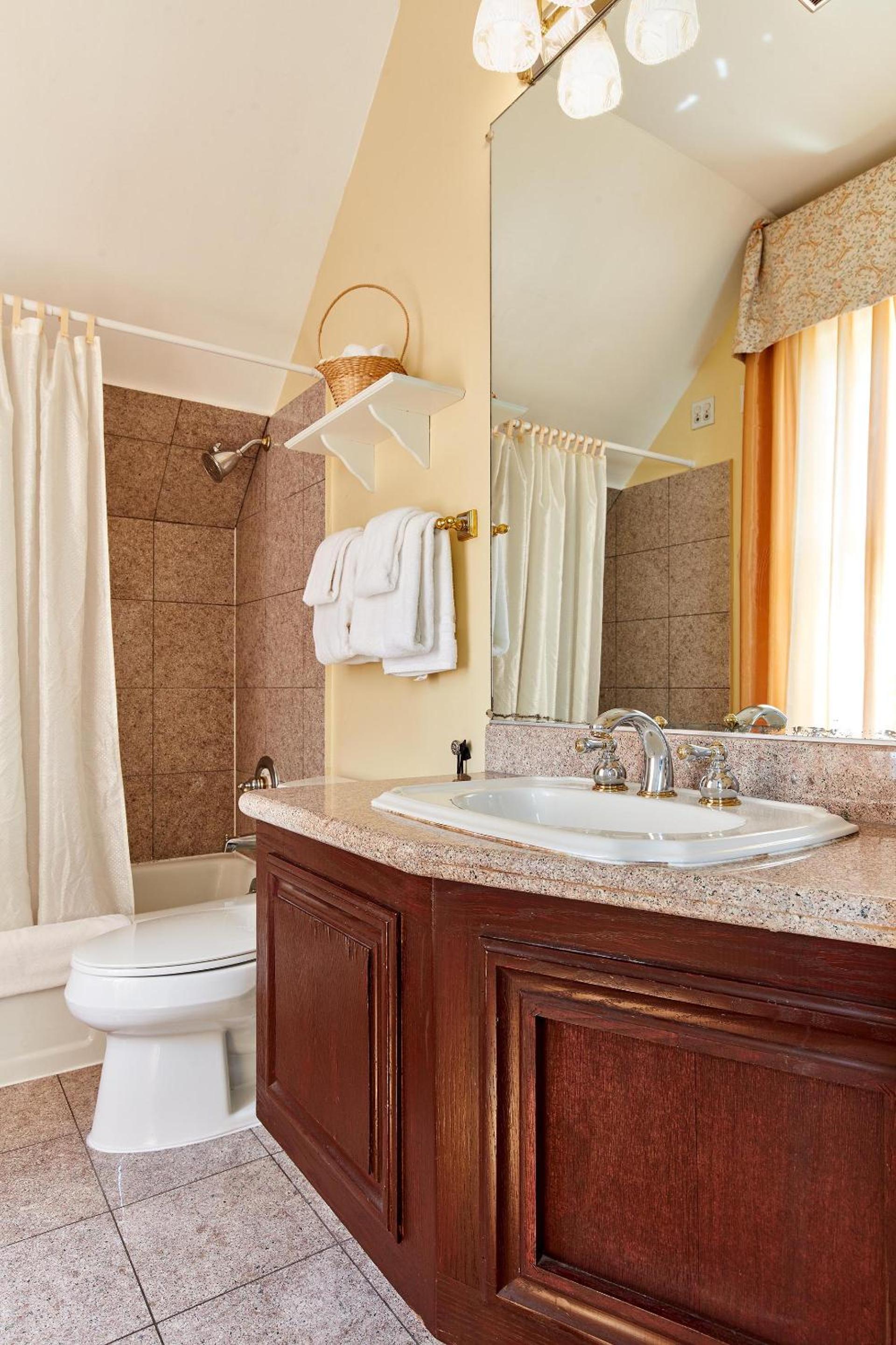 Standard Queen Room - Photo 4