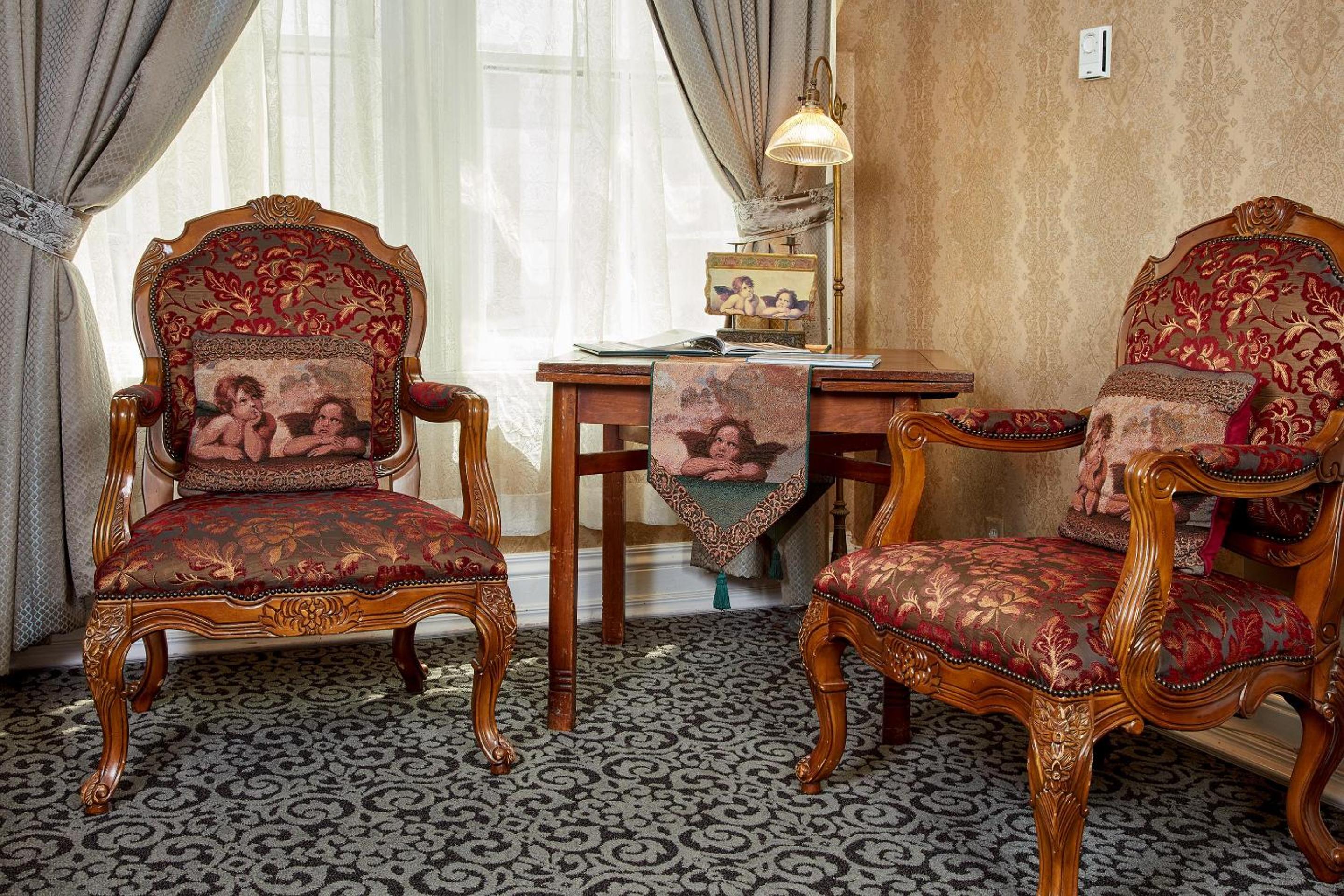 Superior Room with Two Queen Beds - Photo 4