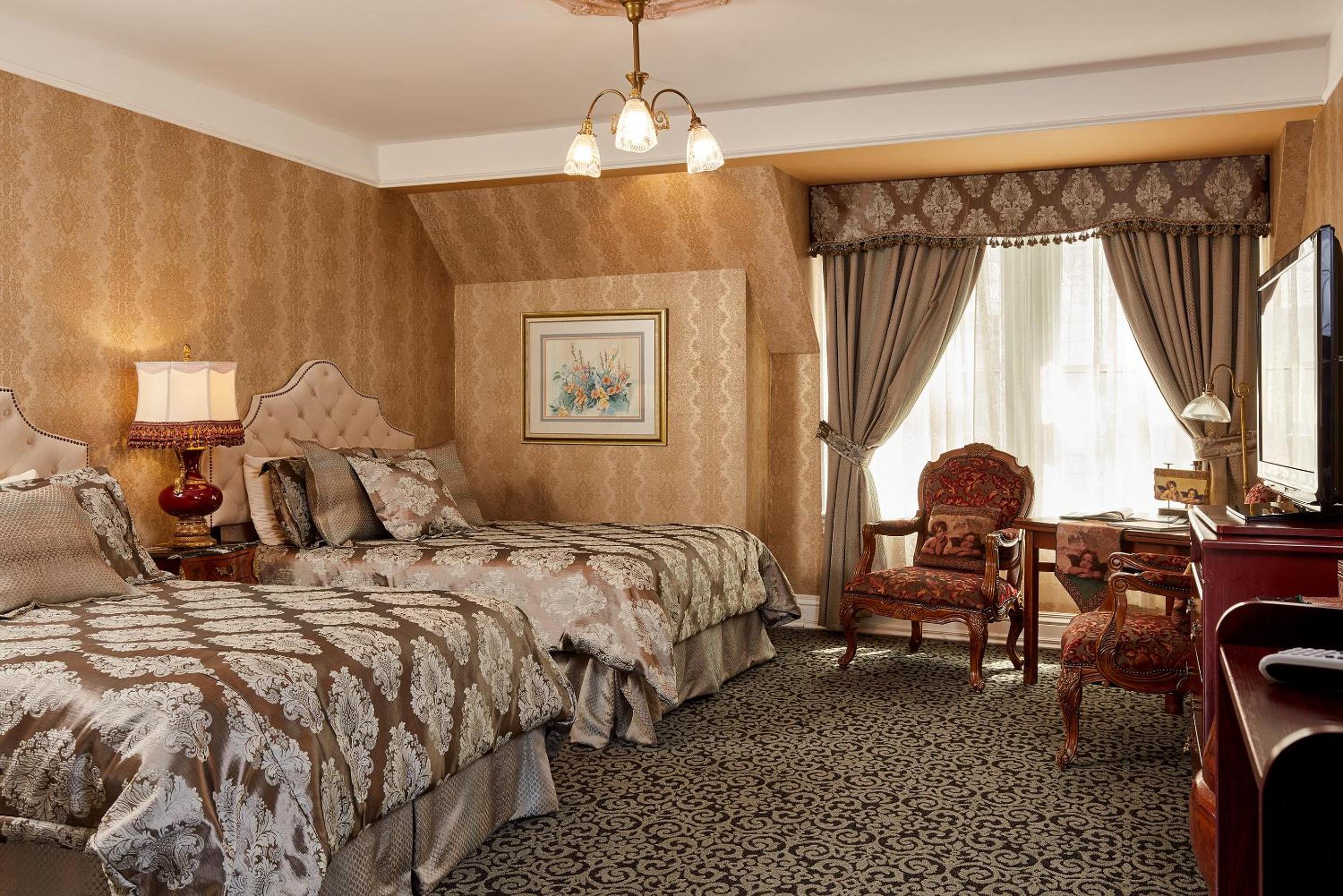Superior Room with Two Queen Beds - Photo 2