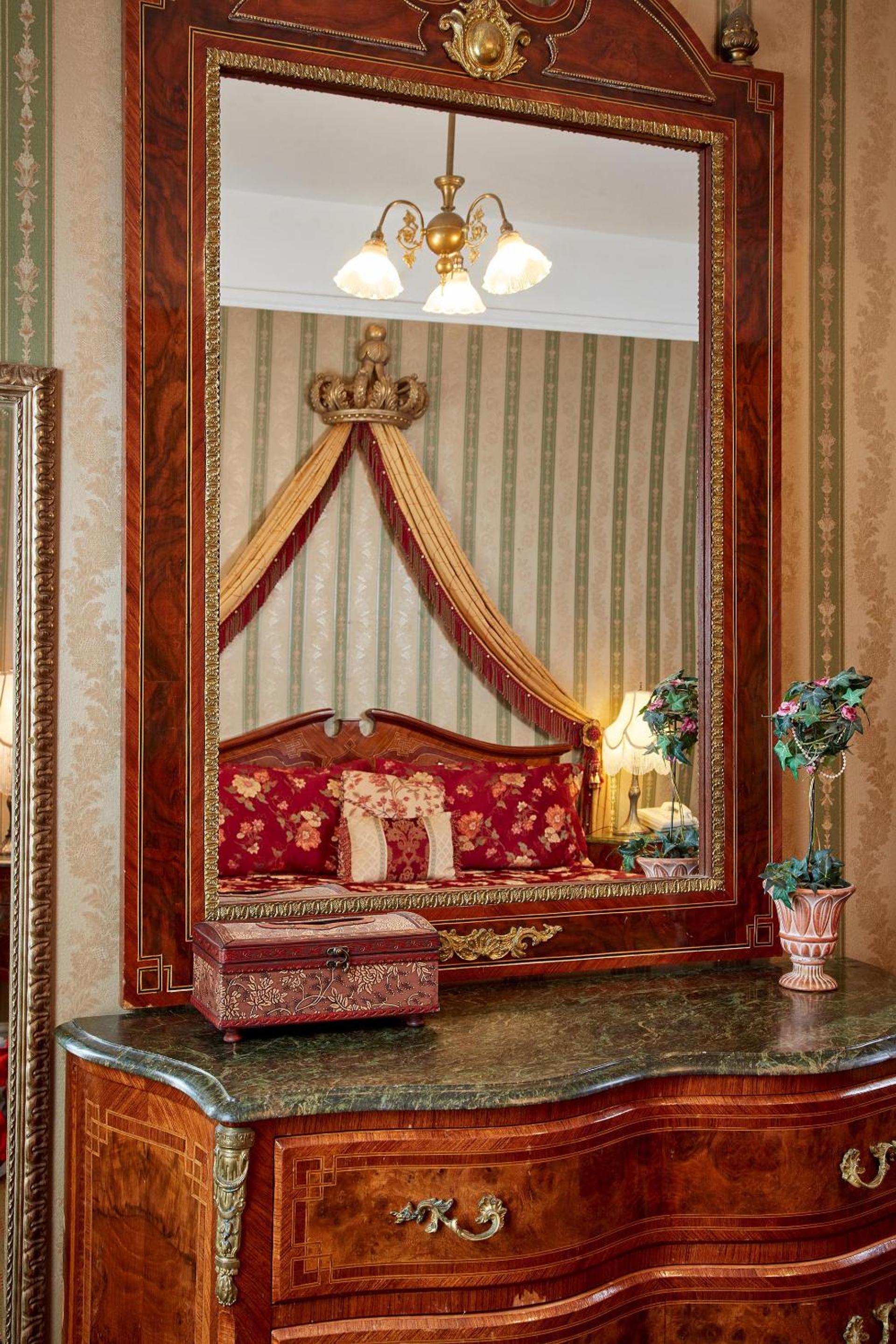 Deluxe King Room - Photo 6