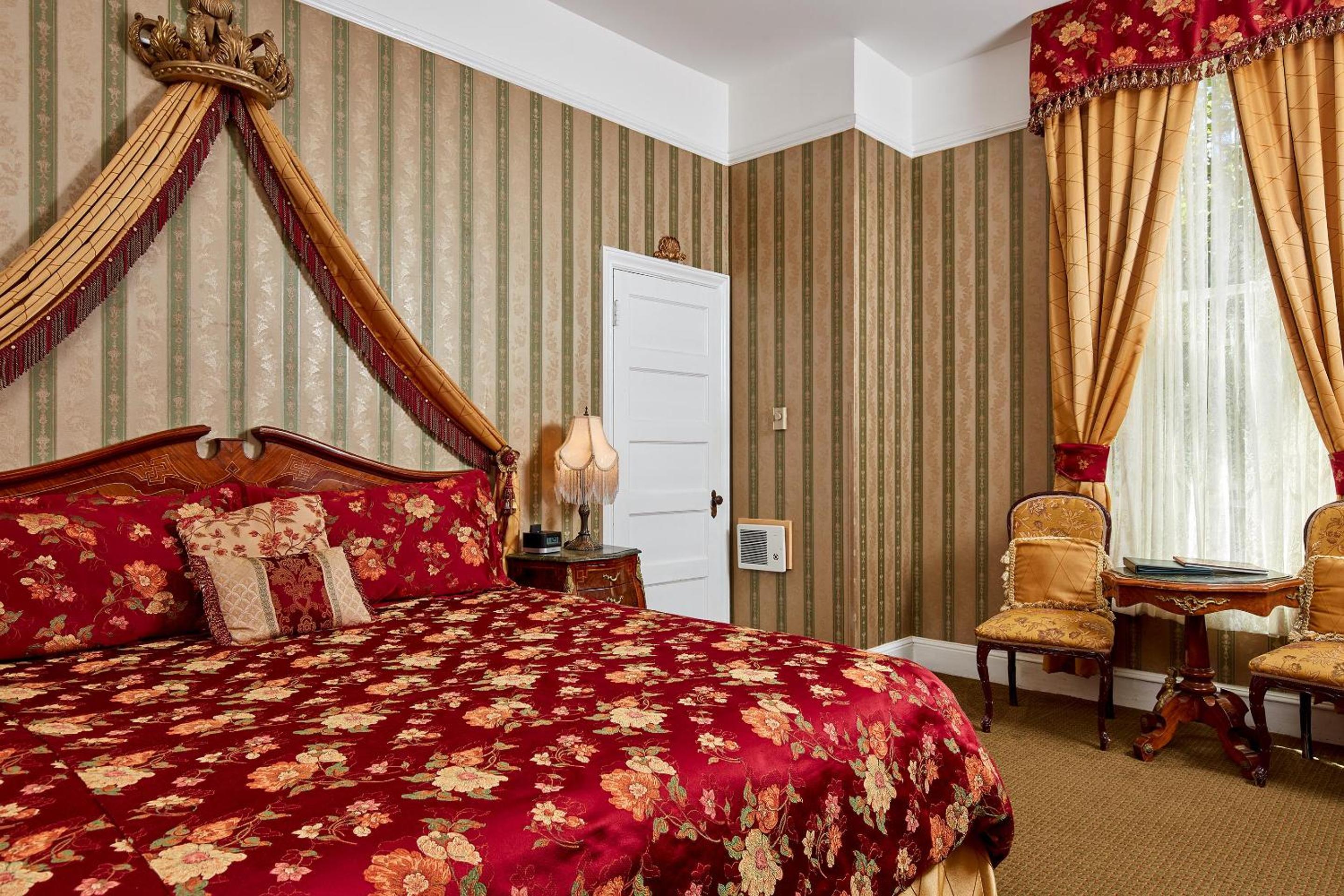 Deluxe King Room - Photo 4