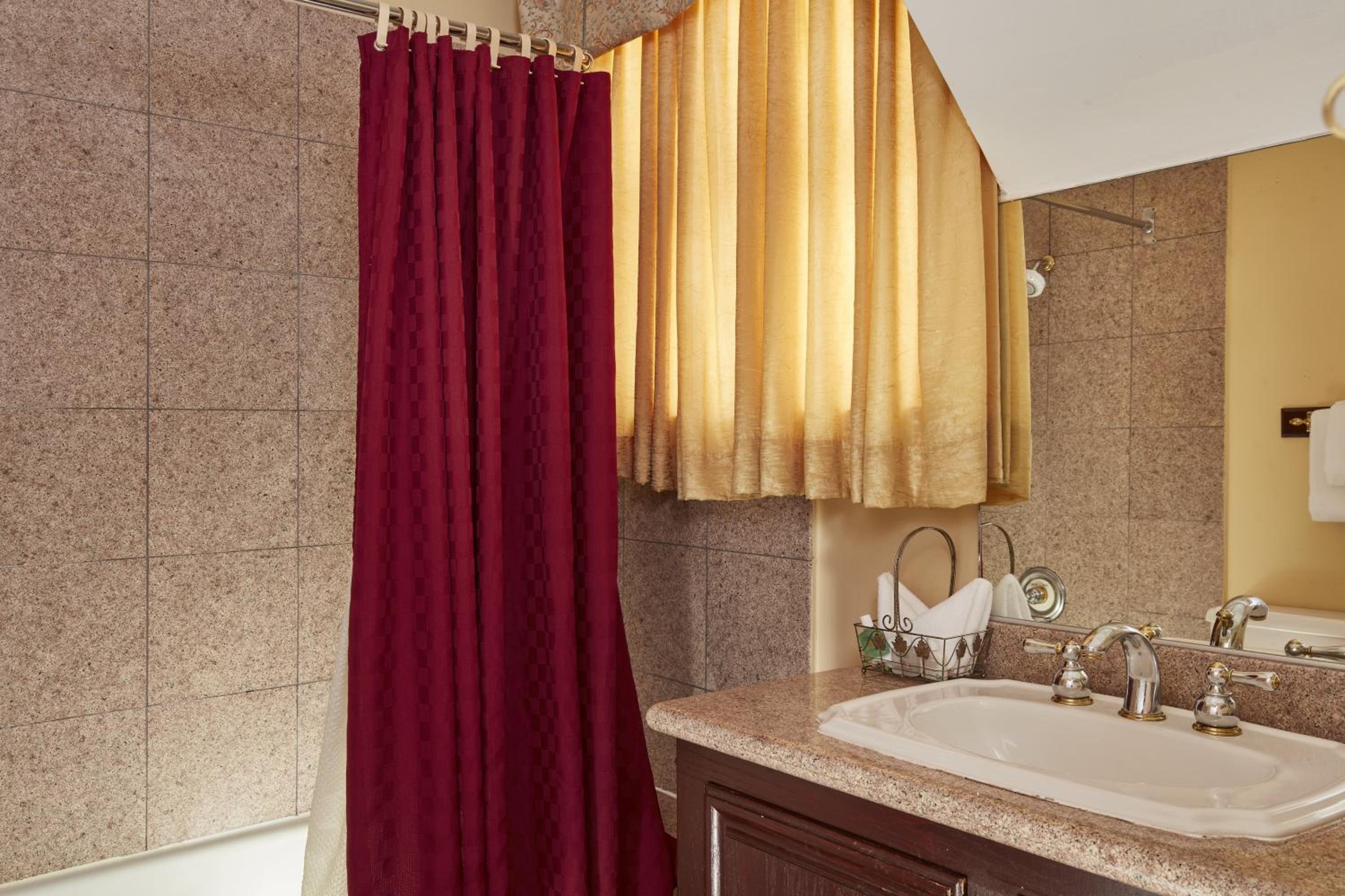 Deluxe King Room - Photo 2