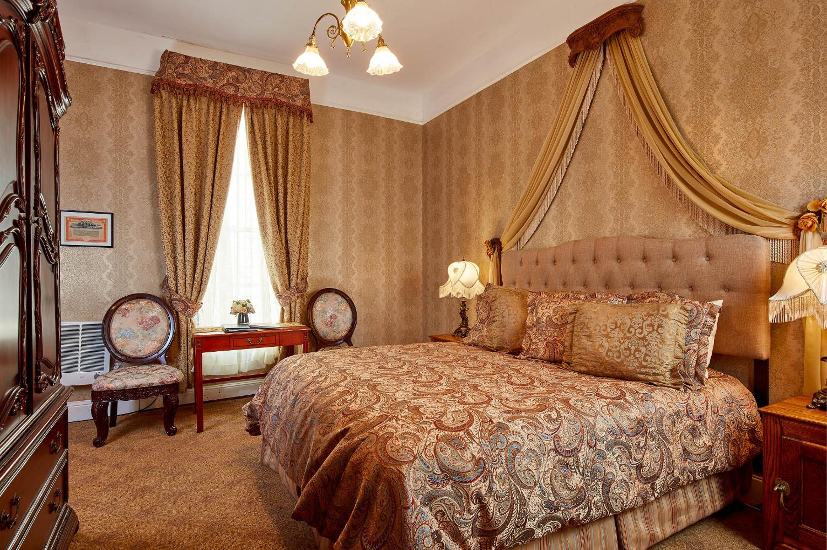 Deluxe King Room - Photo 1