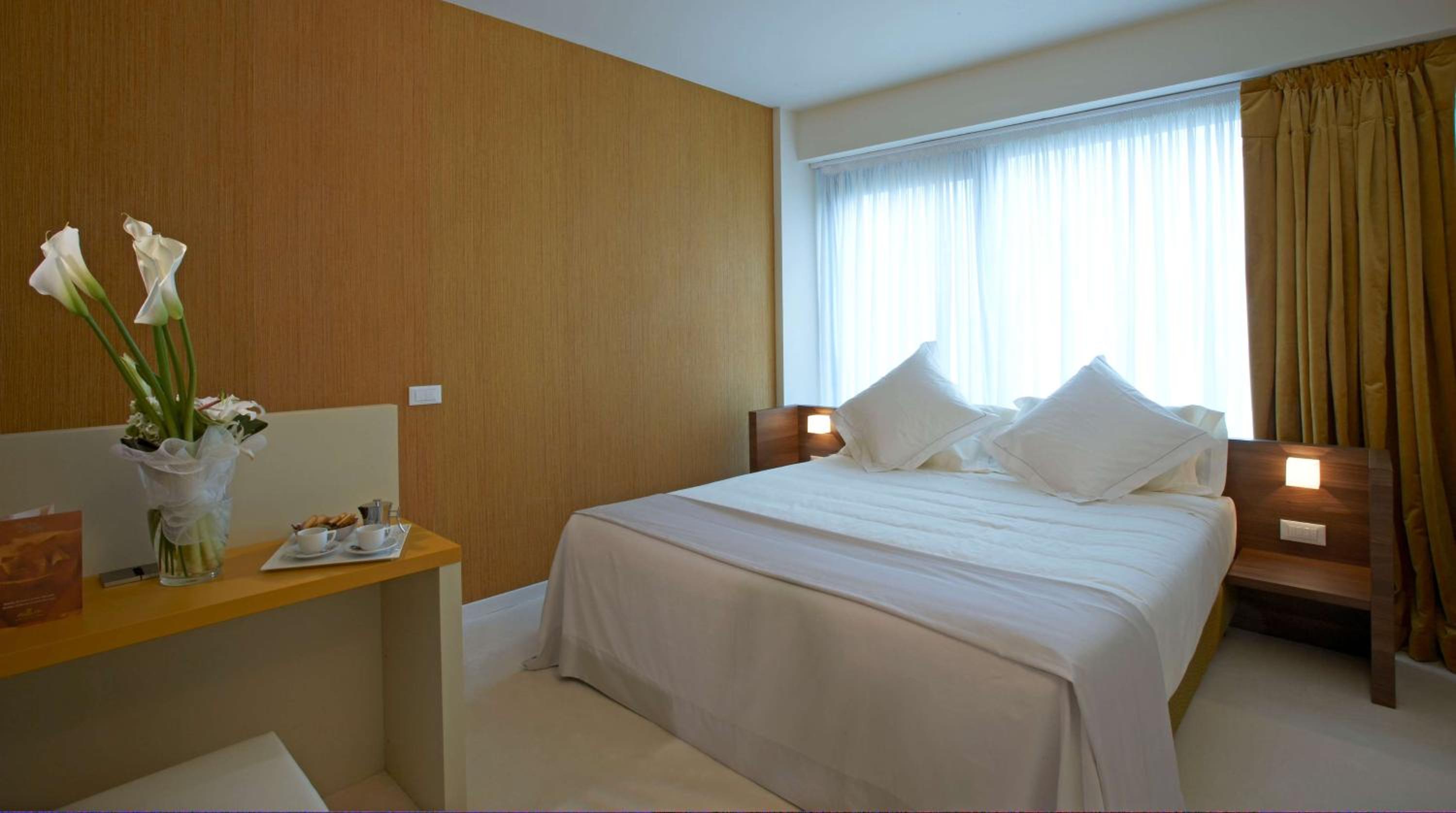 Junior King Suite with Sofa Bed - Photo 1