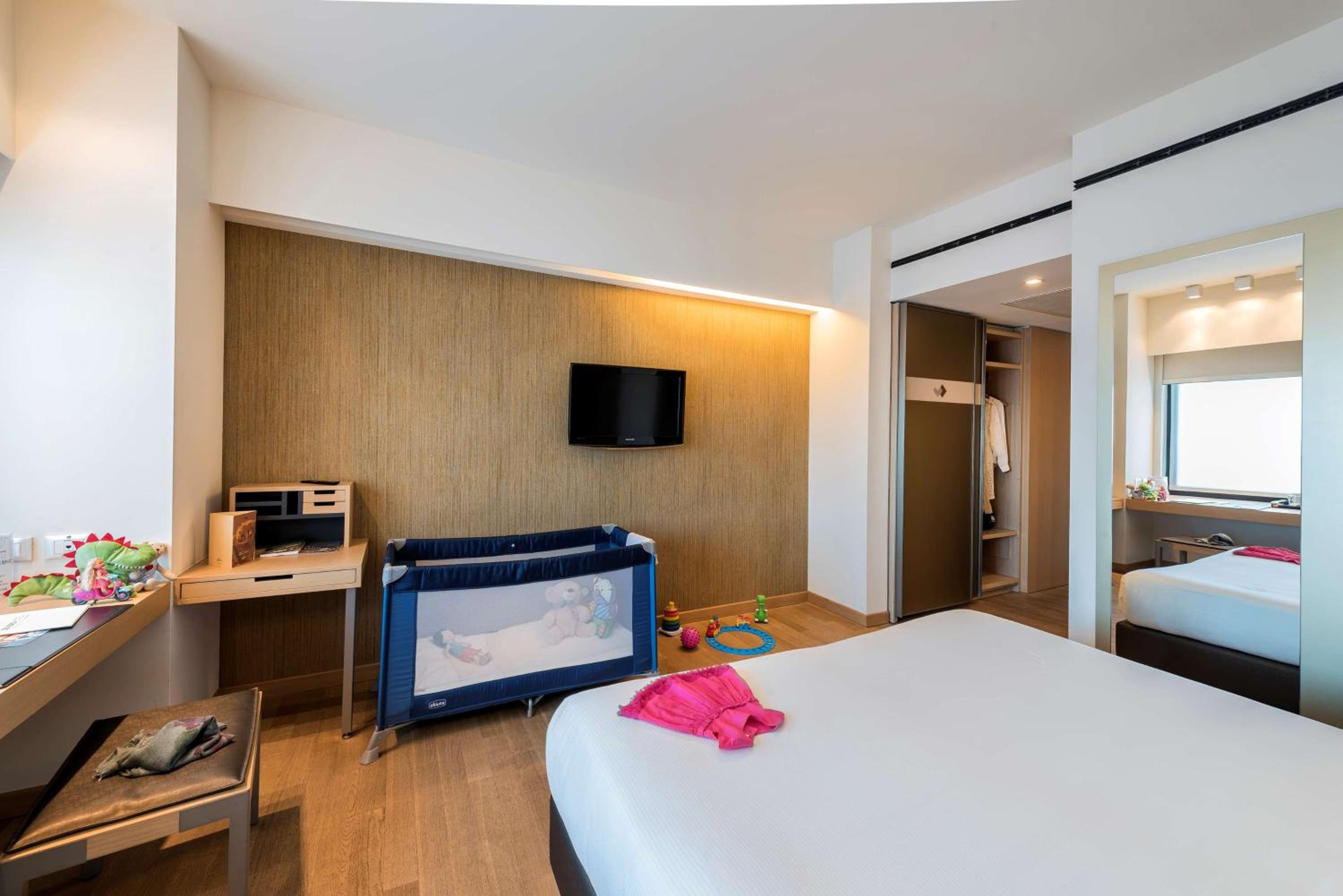 Standard King Room - Photo 1