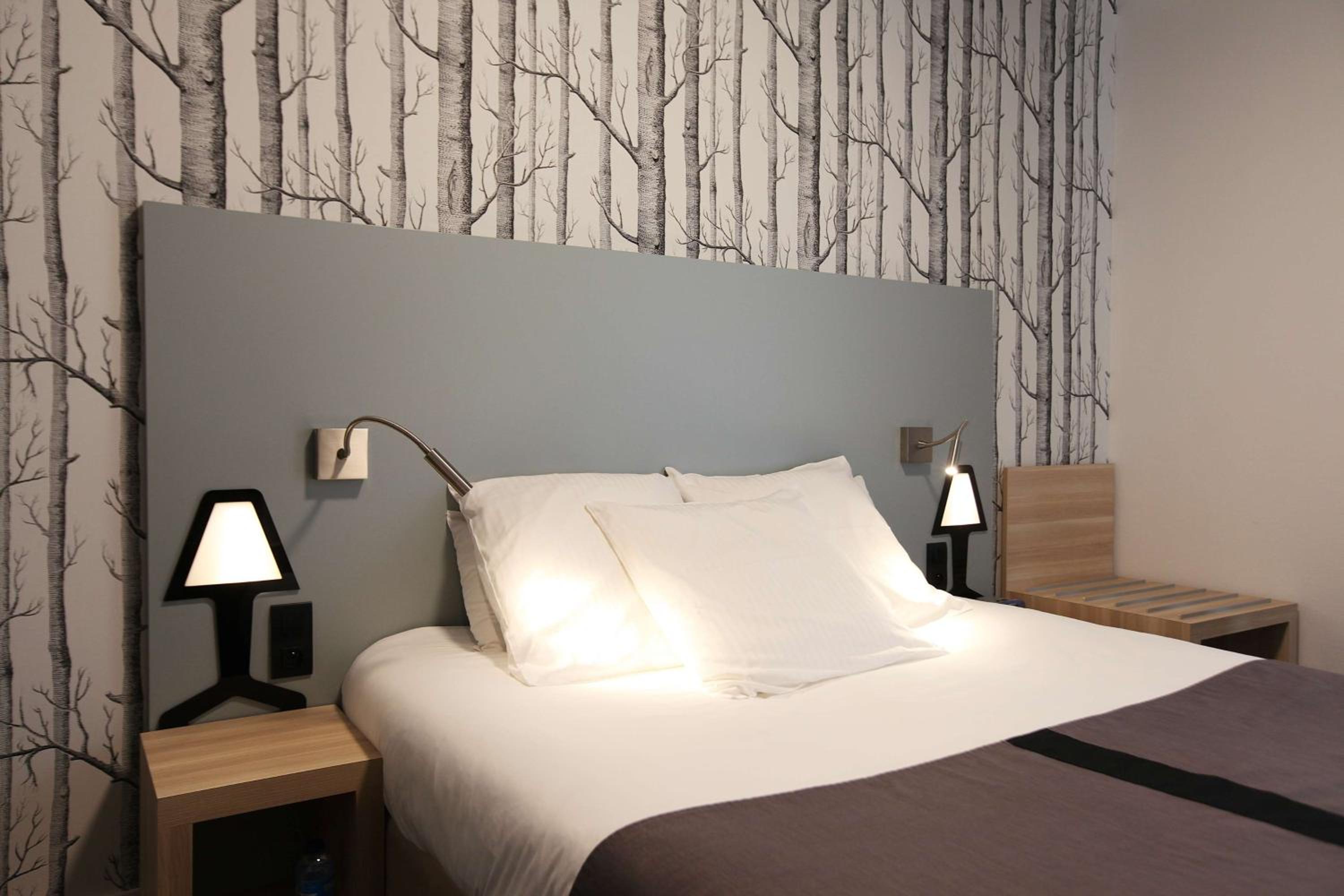 Queen Room with Two Queen Beds and Communicating Room - Non-Smoking photo 3