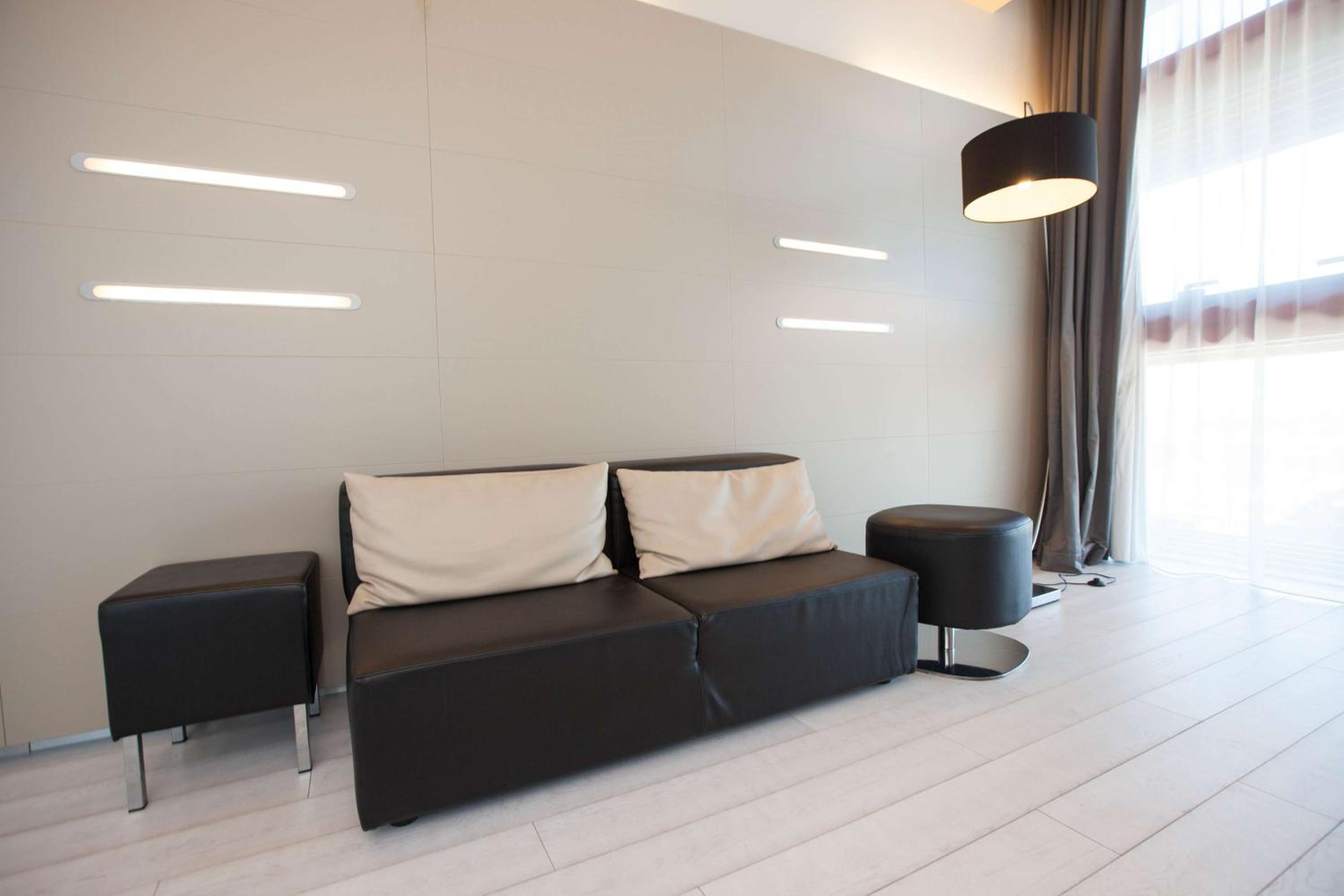 King Suite with Queen Bed - Photo 7