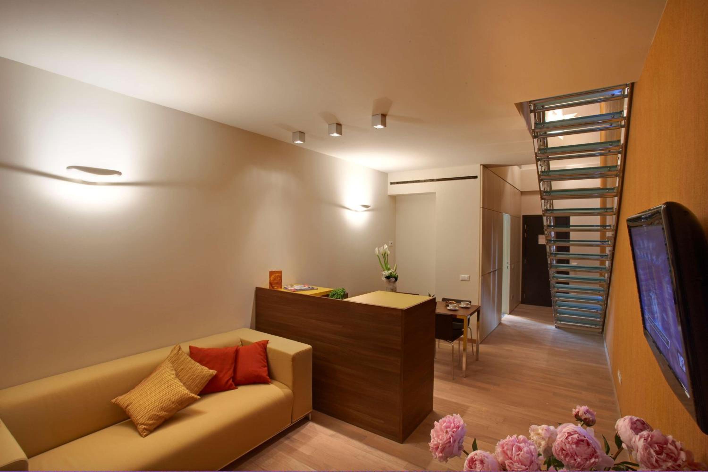 Junior King Suite with Sofa Bed - Photo 4