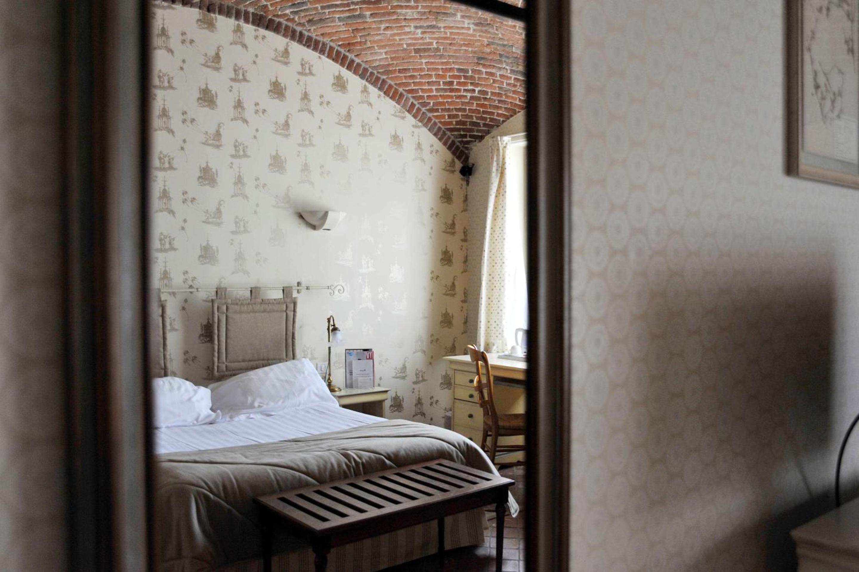 Queen Room - Photo 10