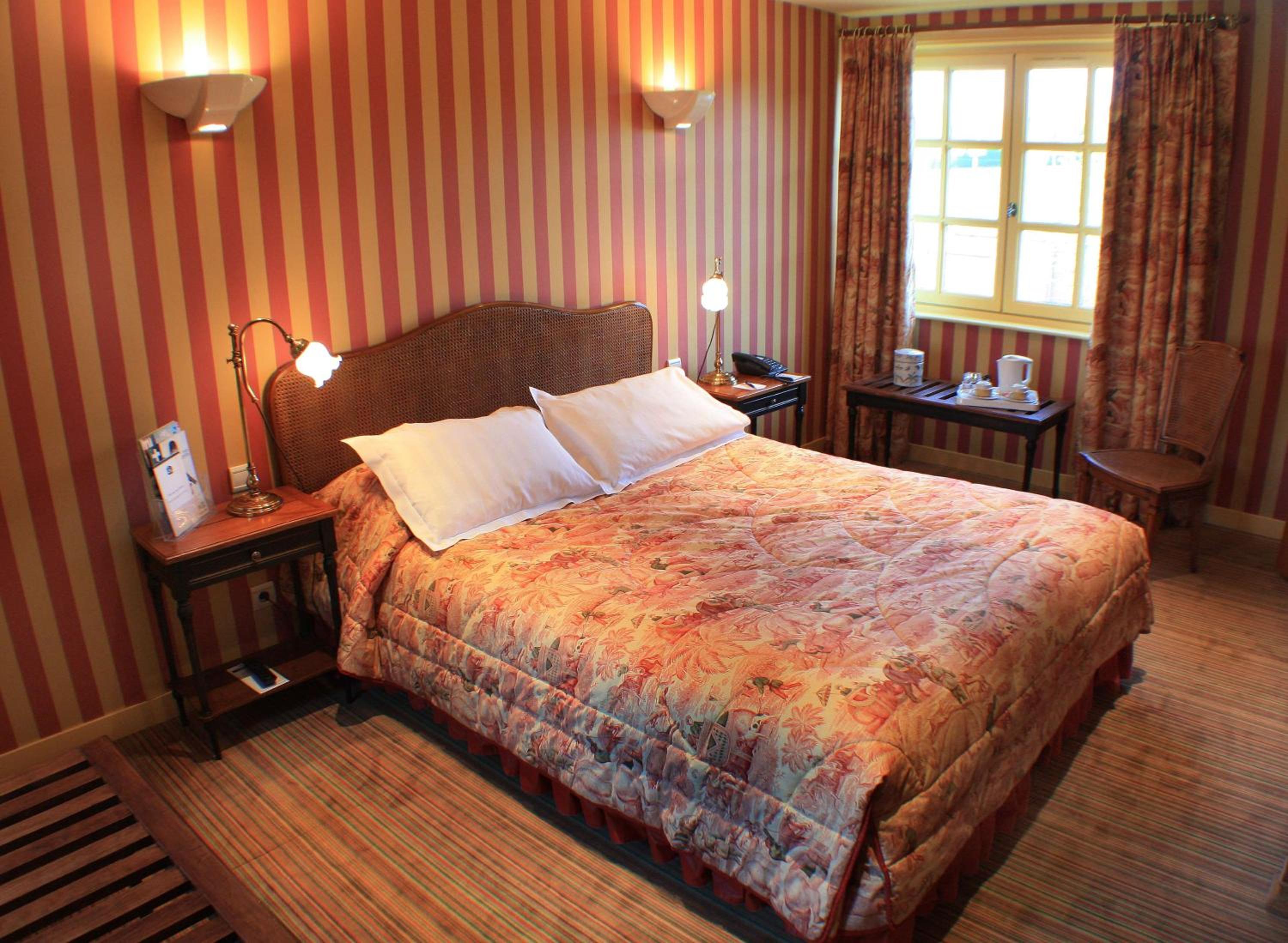 Junior Queen Suite