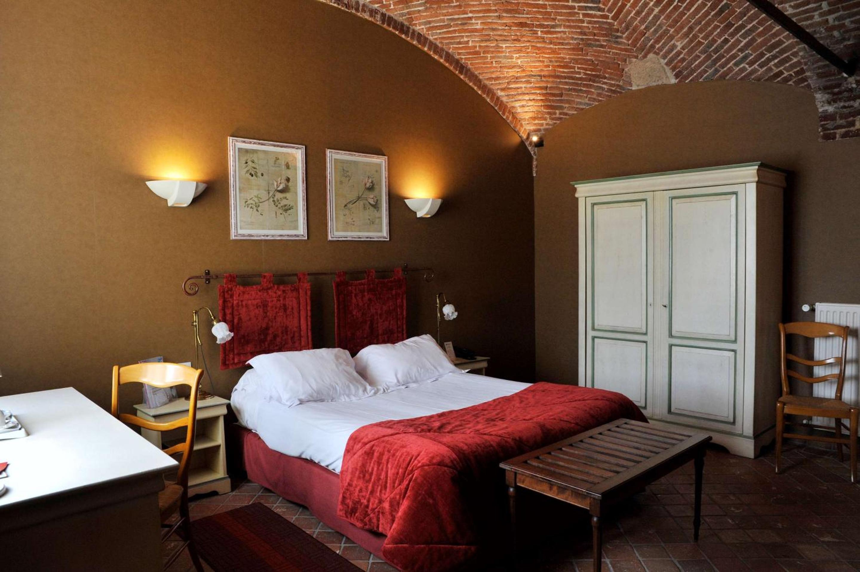 Queen Room - Photo 13