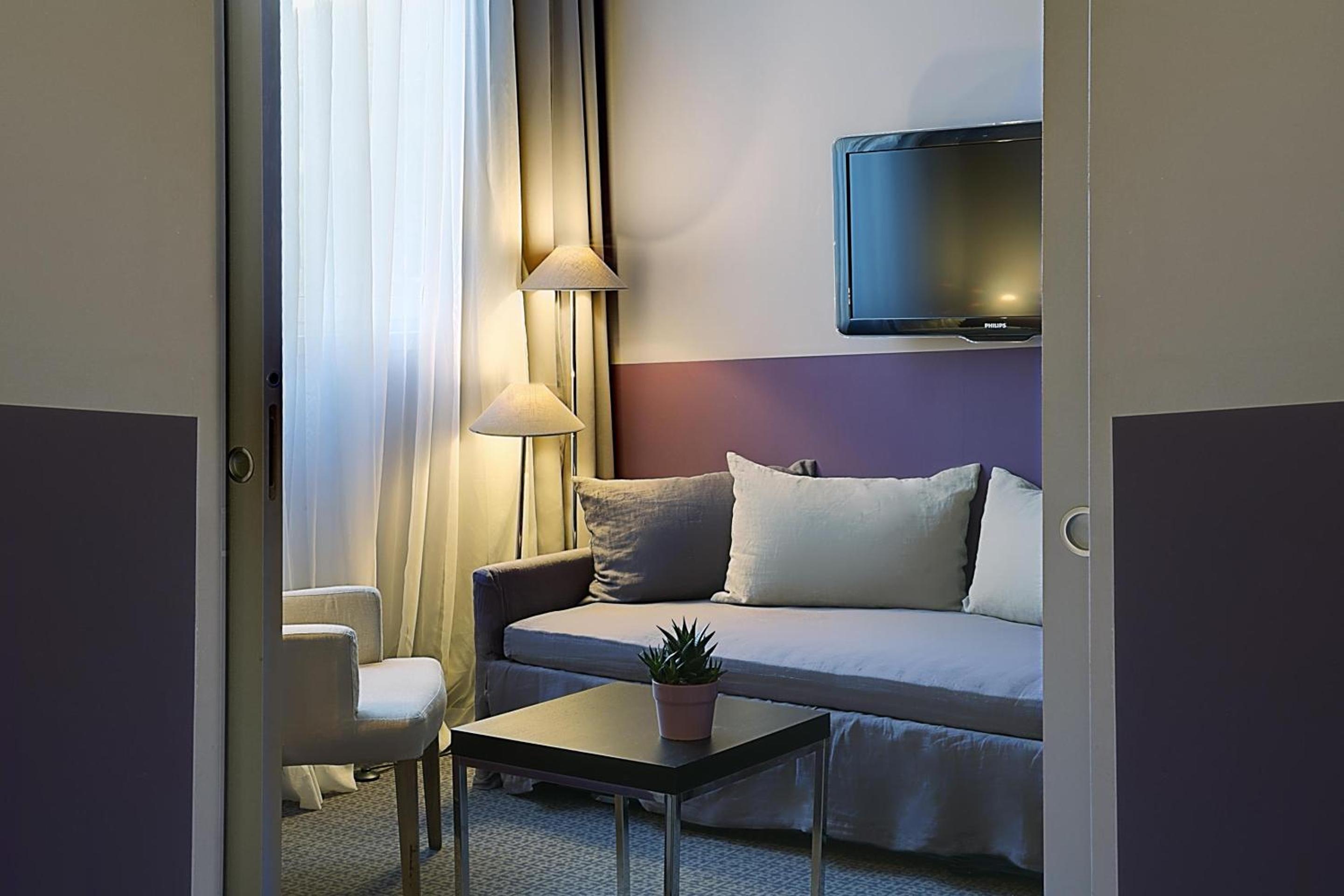 King Suite with Sofa Bed - Photo 4