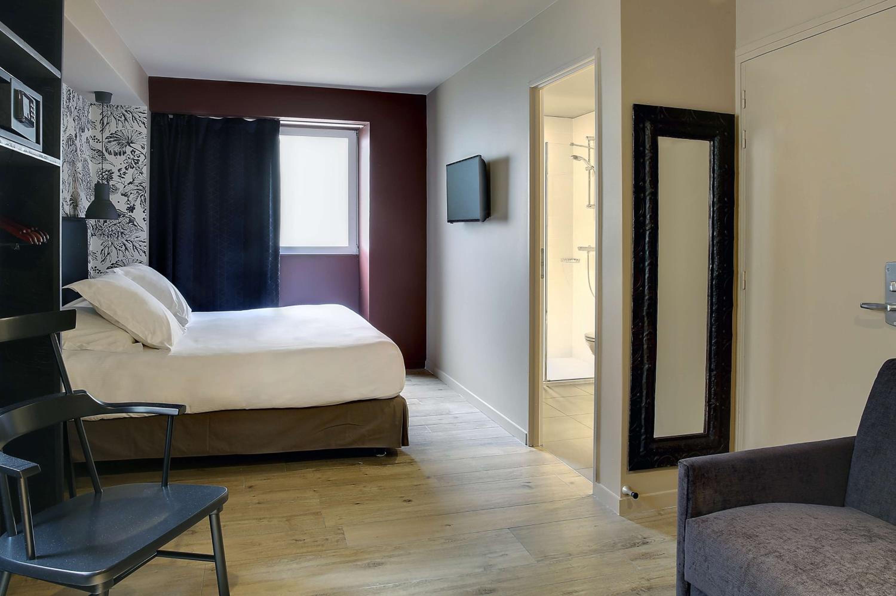 Superior King Room - Non-Smoking - Photo 20