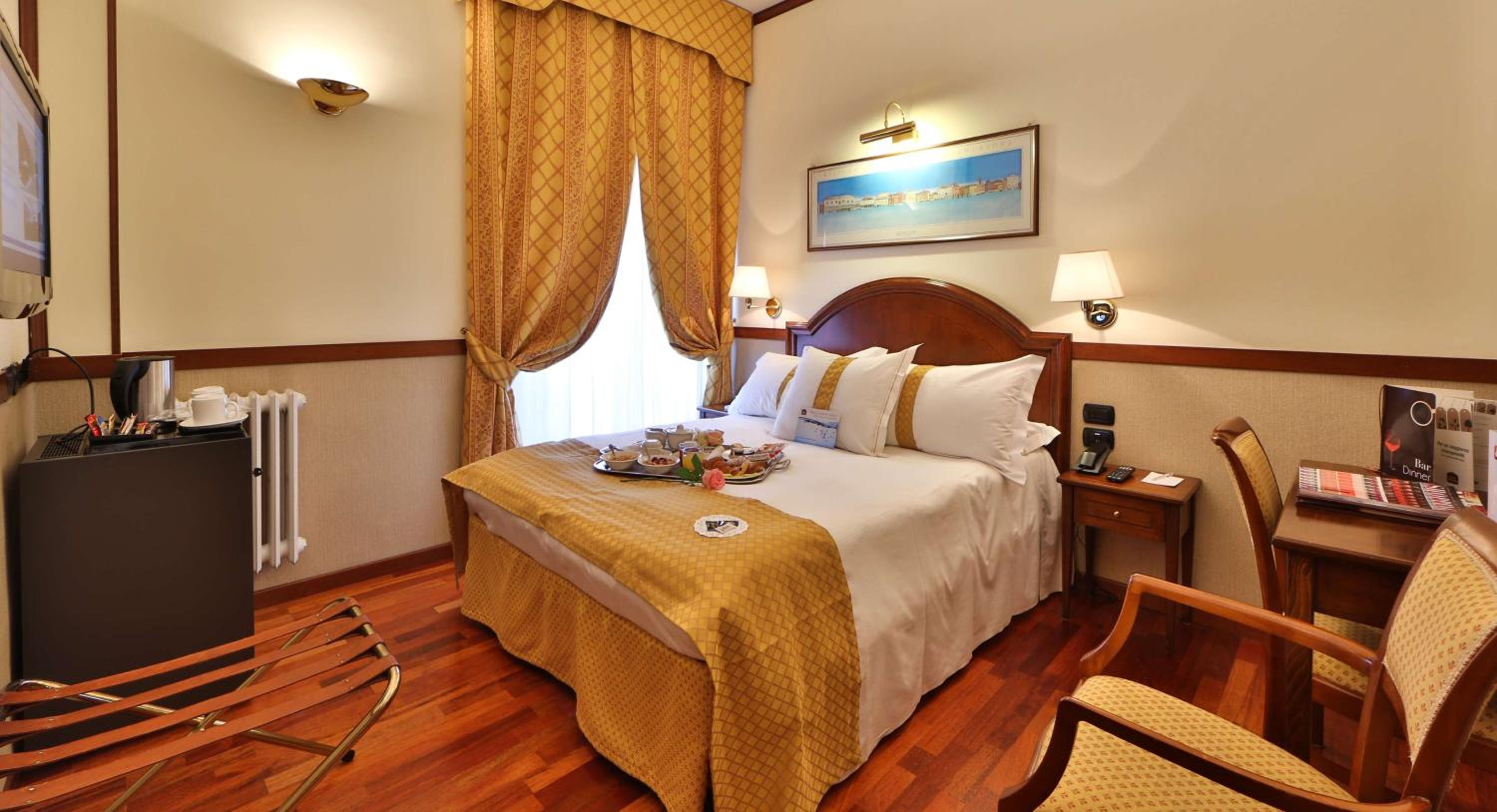 Available room thumbnail 6