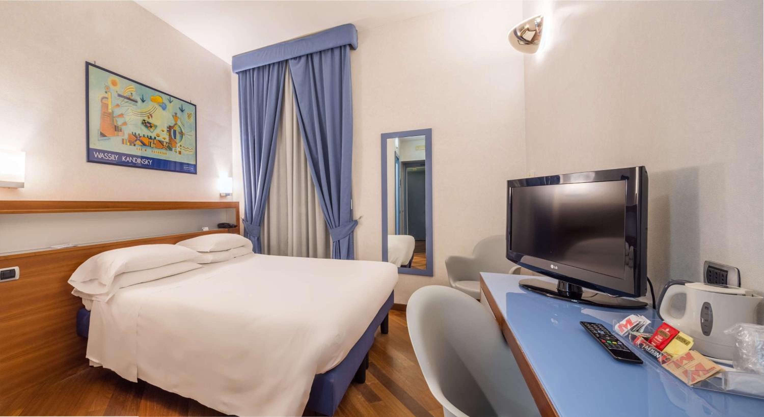Superior King Room - Photo 11