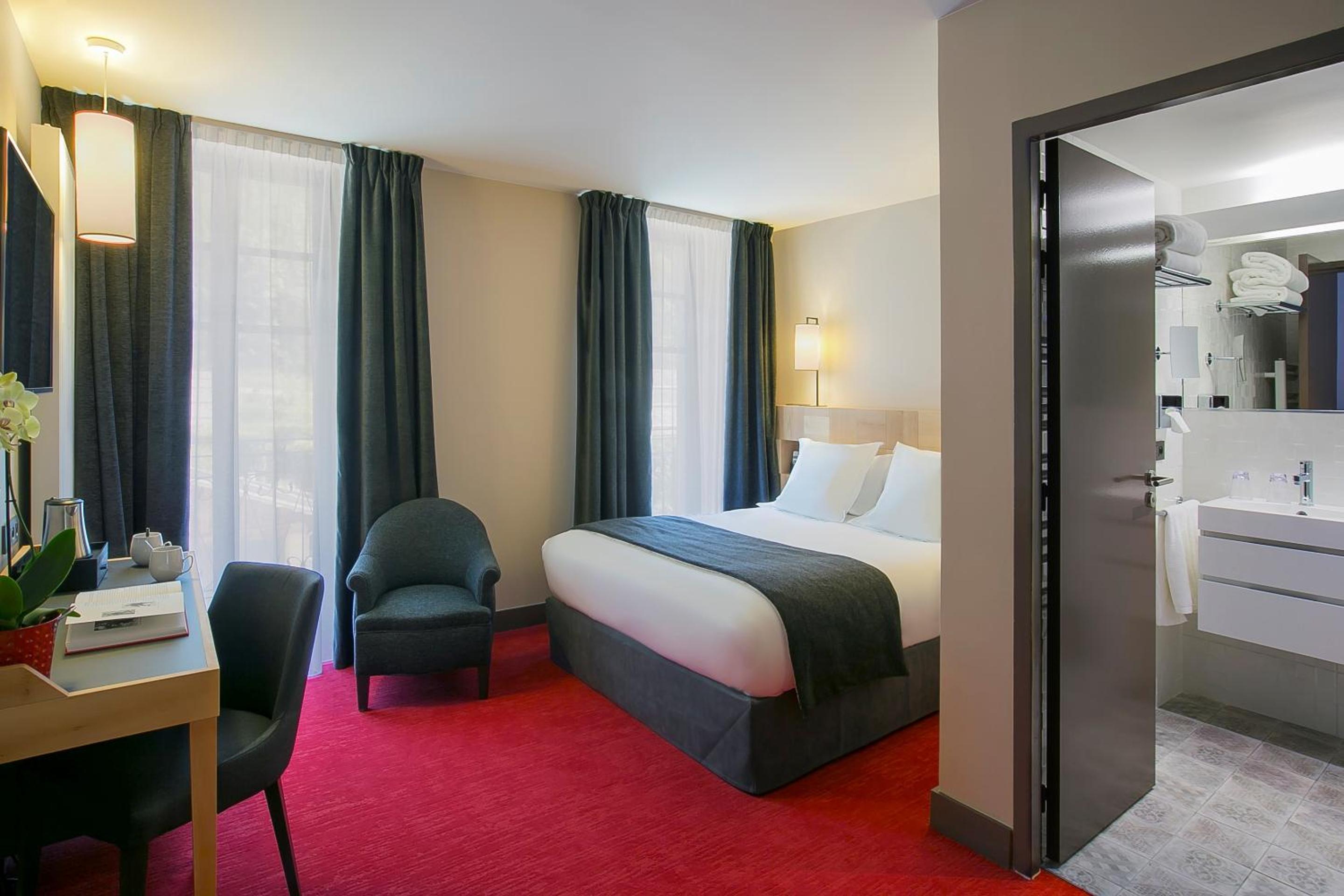 Superior Double Room with Balcony - Photo 1