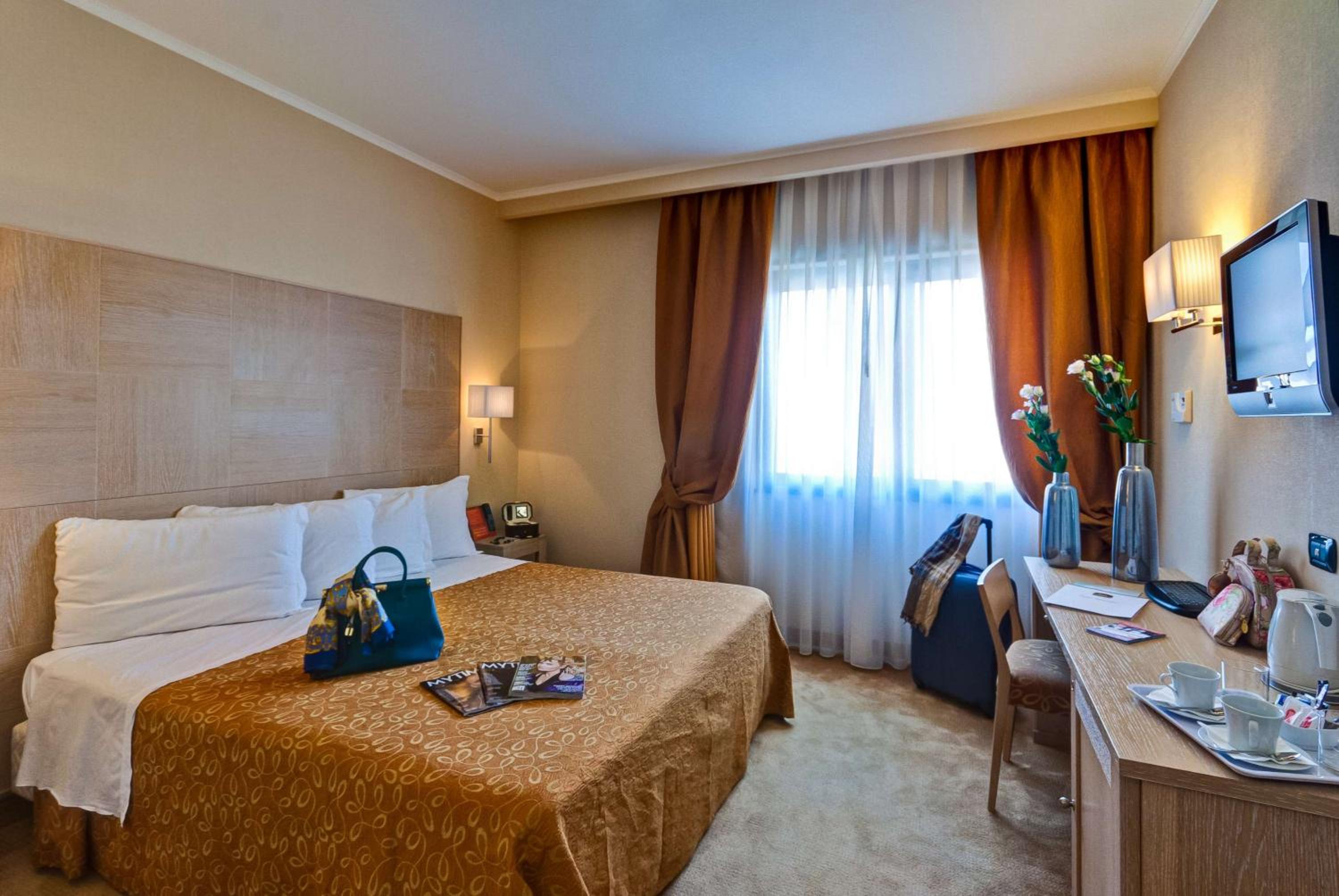 Standard Twin Room - Photo 1