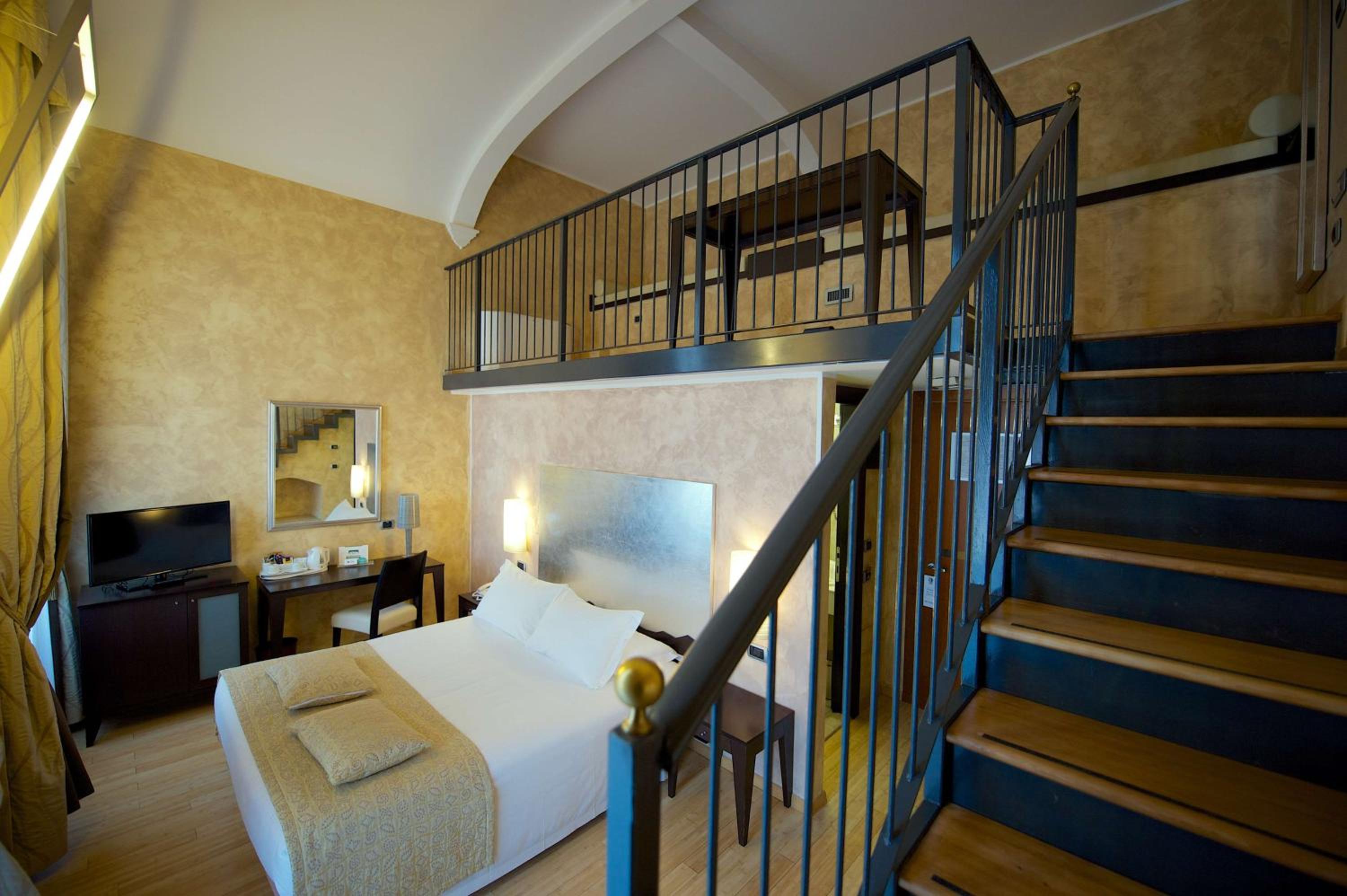Standard Queen Room - Photo 11