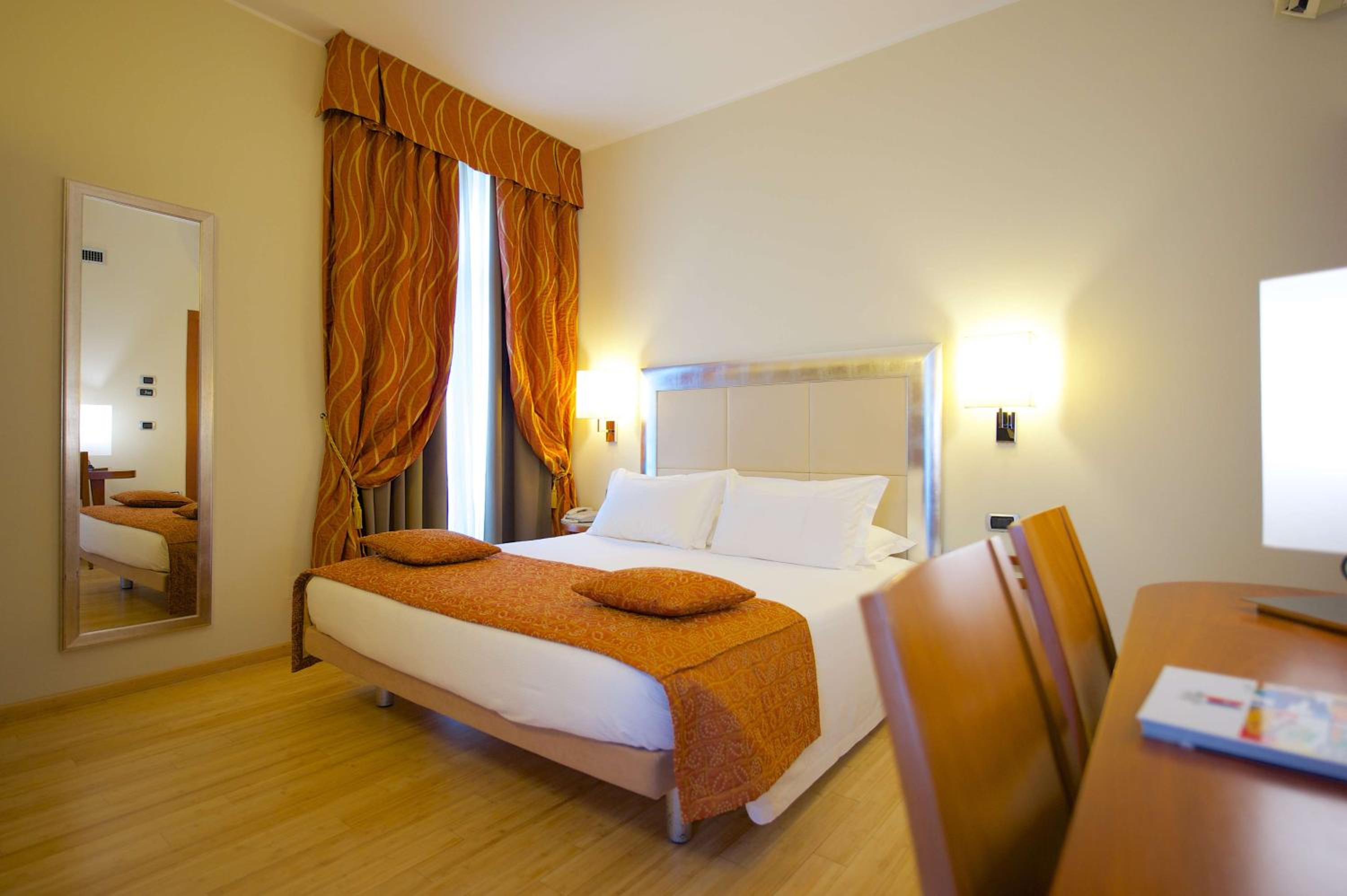 Standard Queen Room - Photo 25