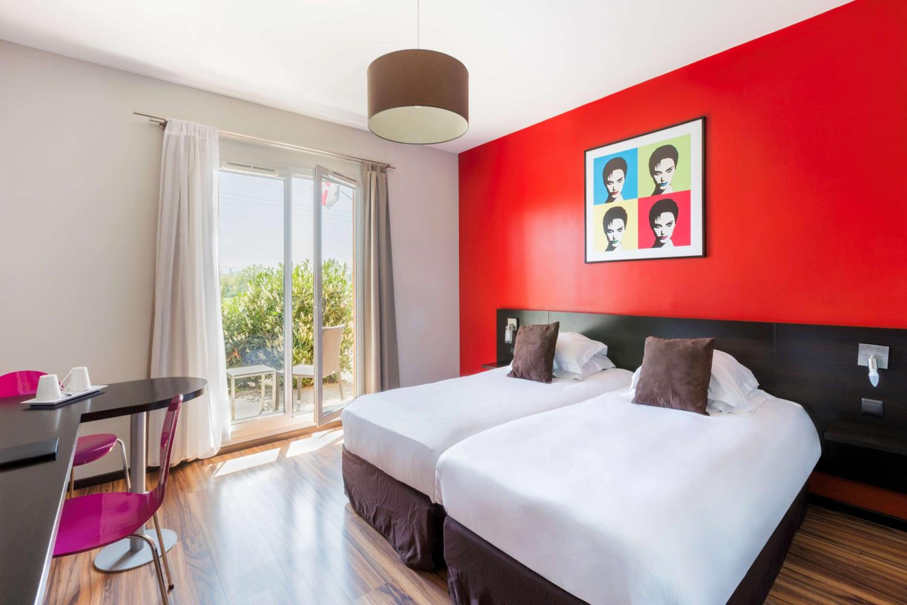 Comfort King Room - Photo 5