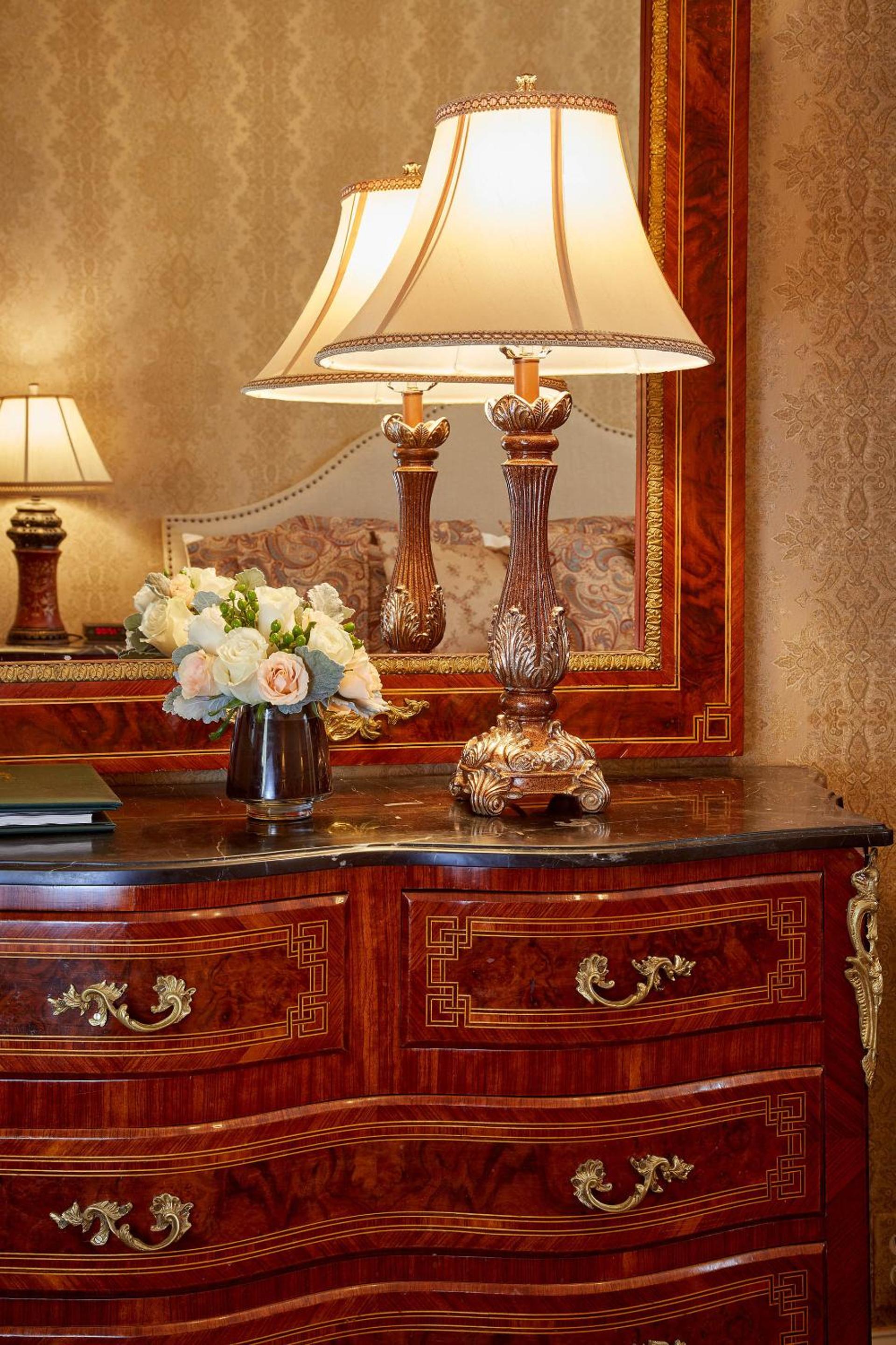 Standard King Room - Photo 8