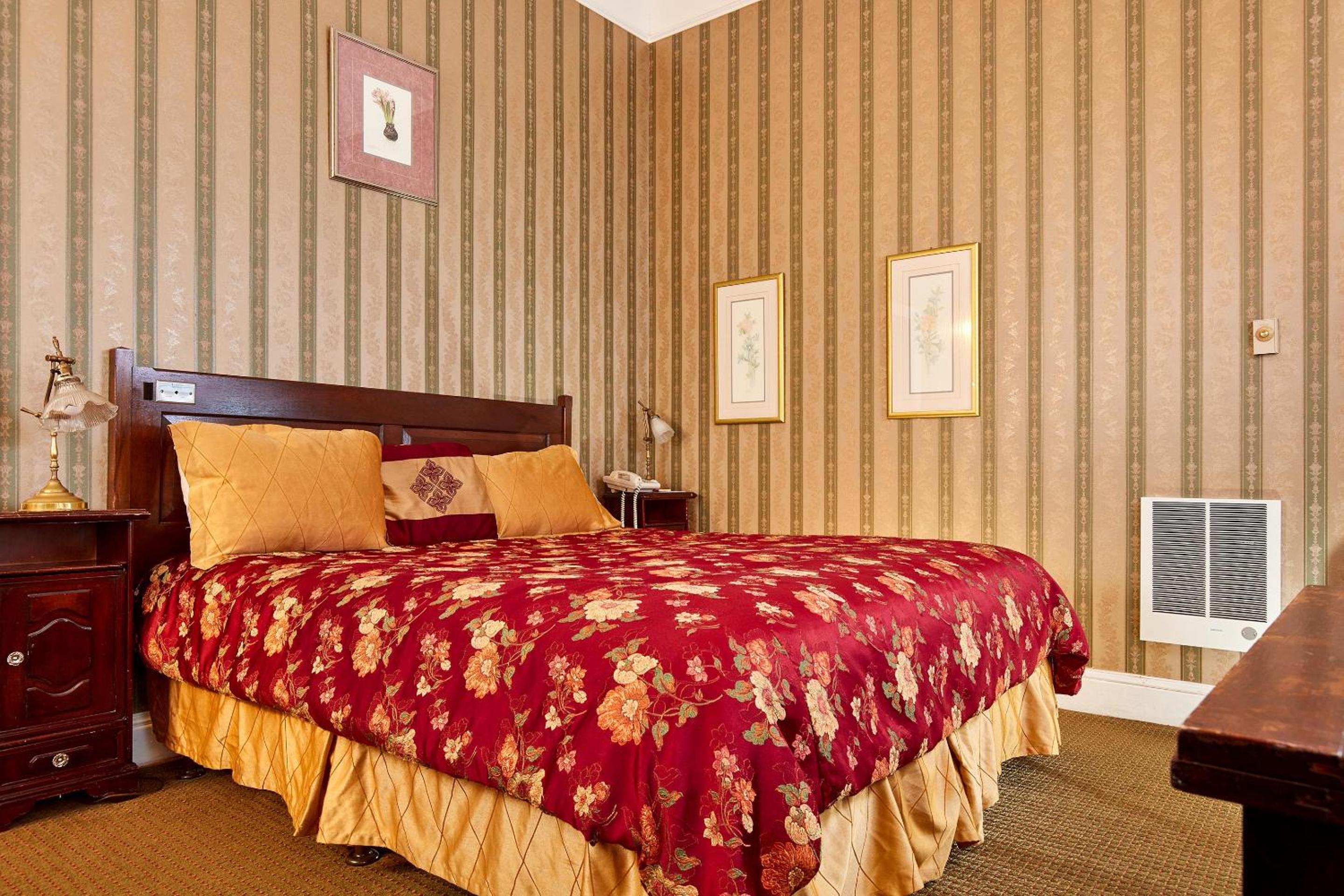 Standard King Room - Photo 4