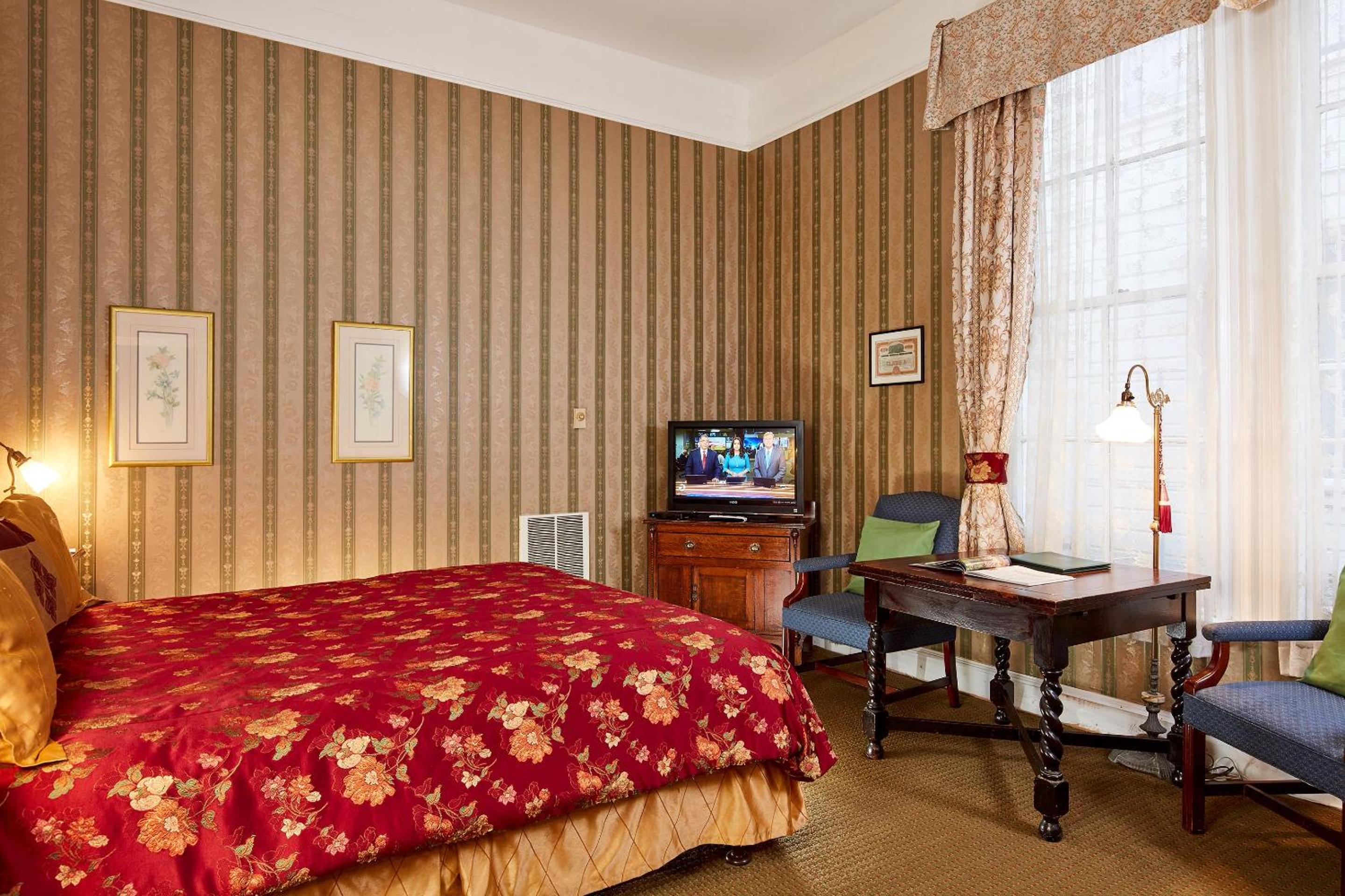 Standard King Room - Photo 3