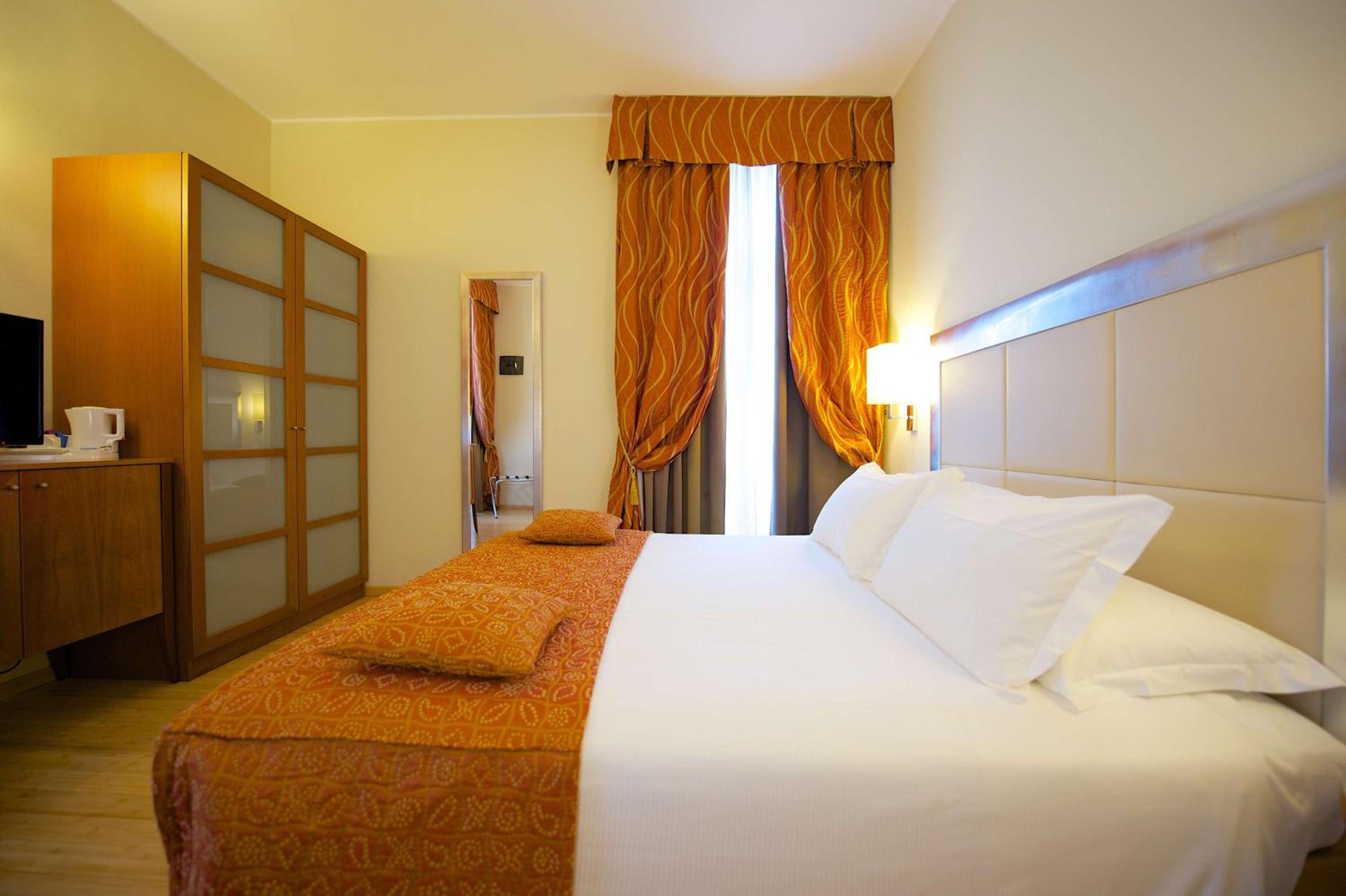 Standard Queen Room - Photo 24