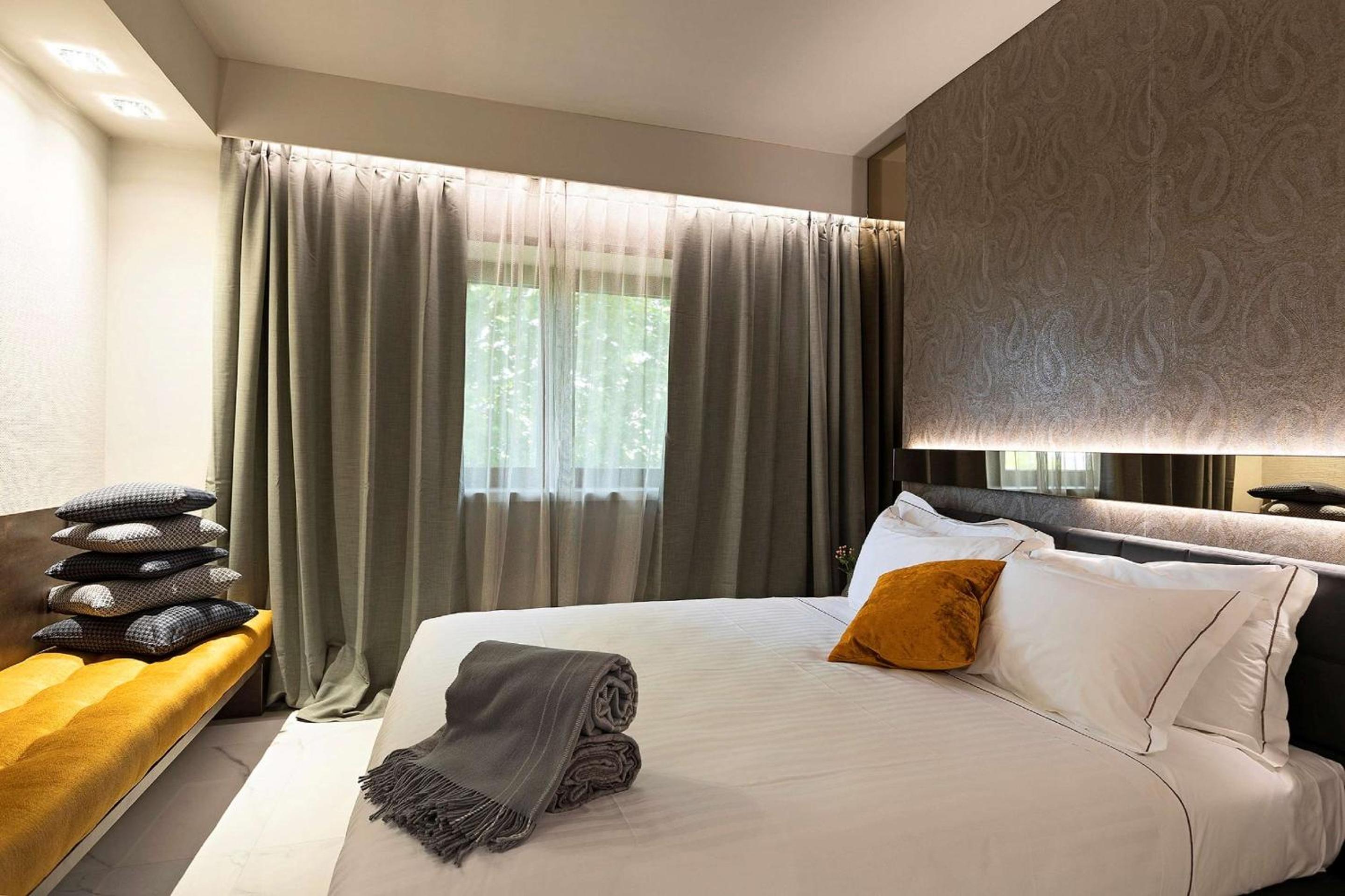 Deluxe Queen Room - Photo 4