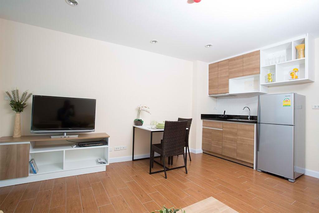One-Bedroom Apartment photo 2