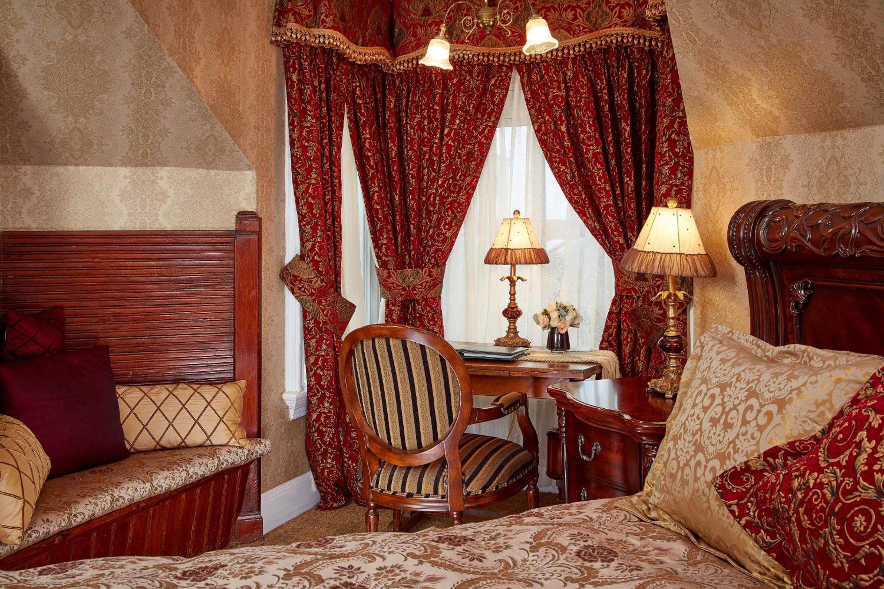 Superior King Room - Photo 5