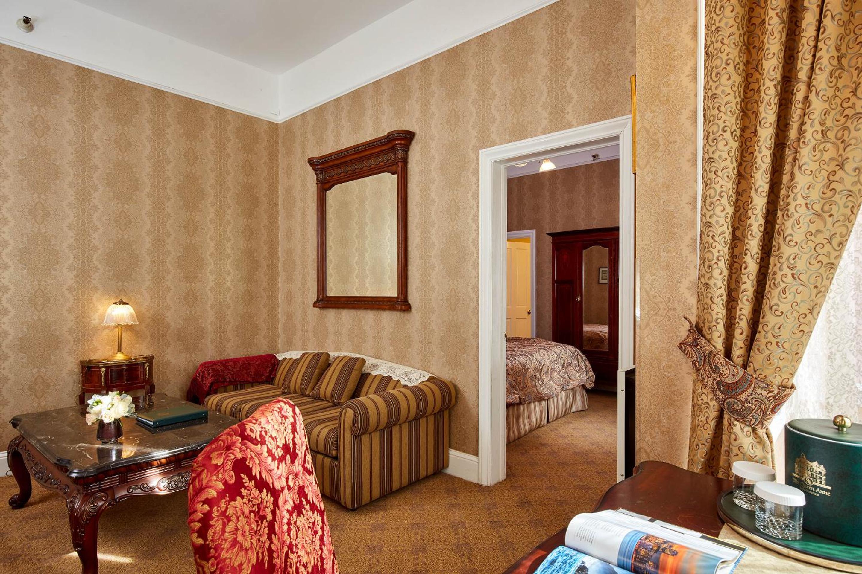 Executive Suite - Photo 9