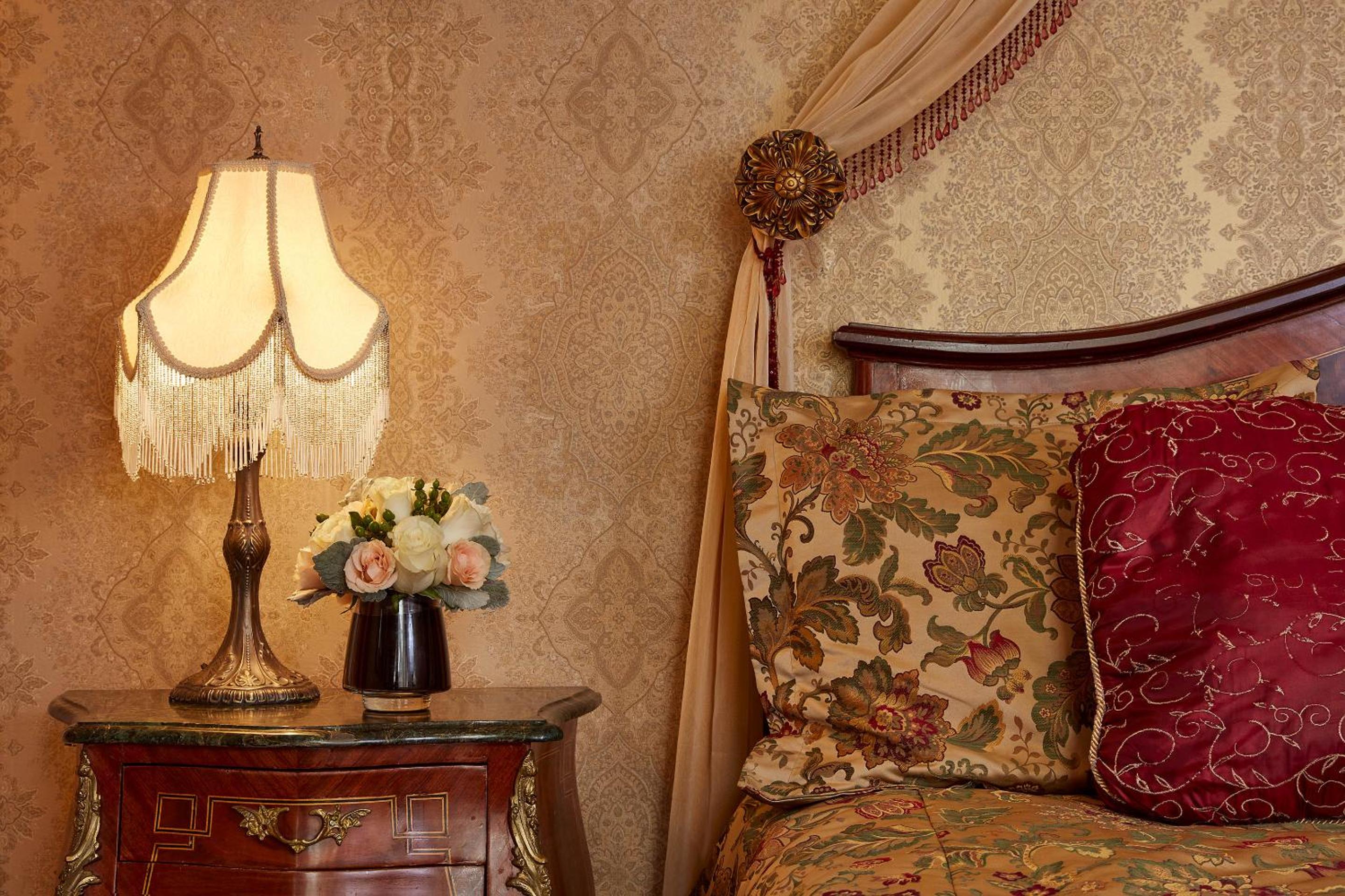 Executive Suite - Photo 2