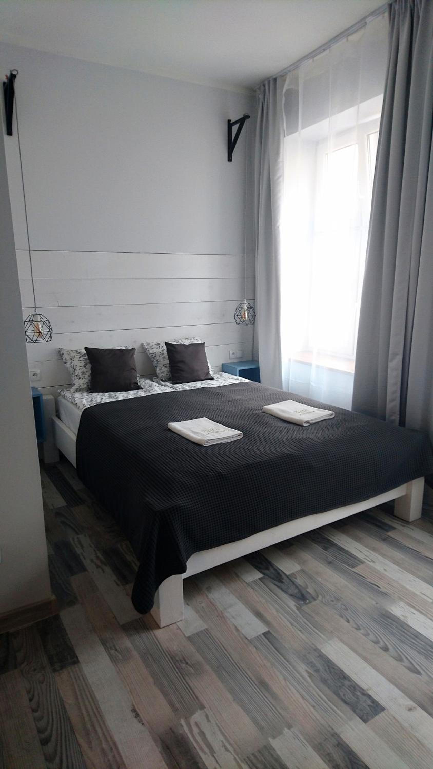 Deluxe Double Room with Bath - Photo 3