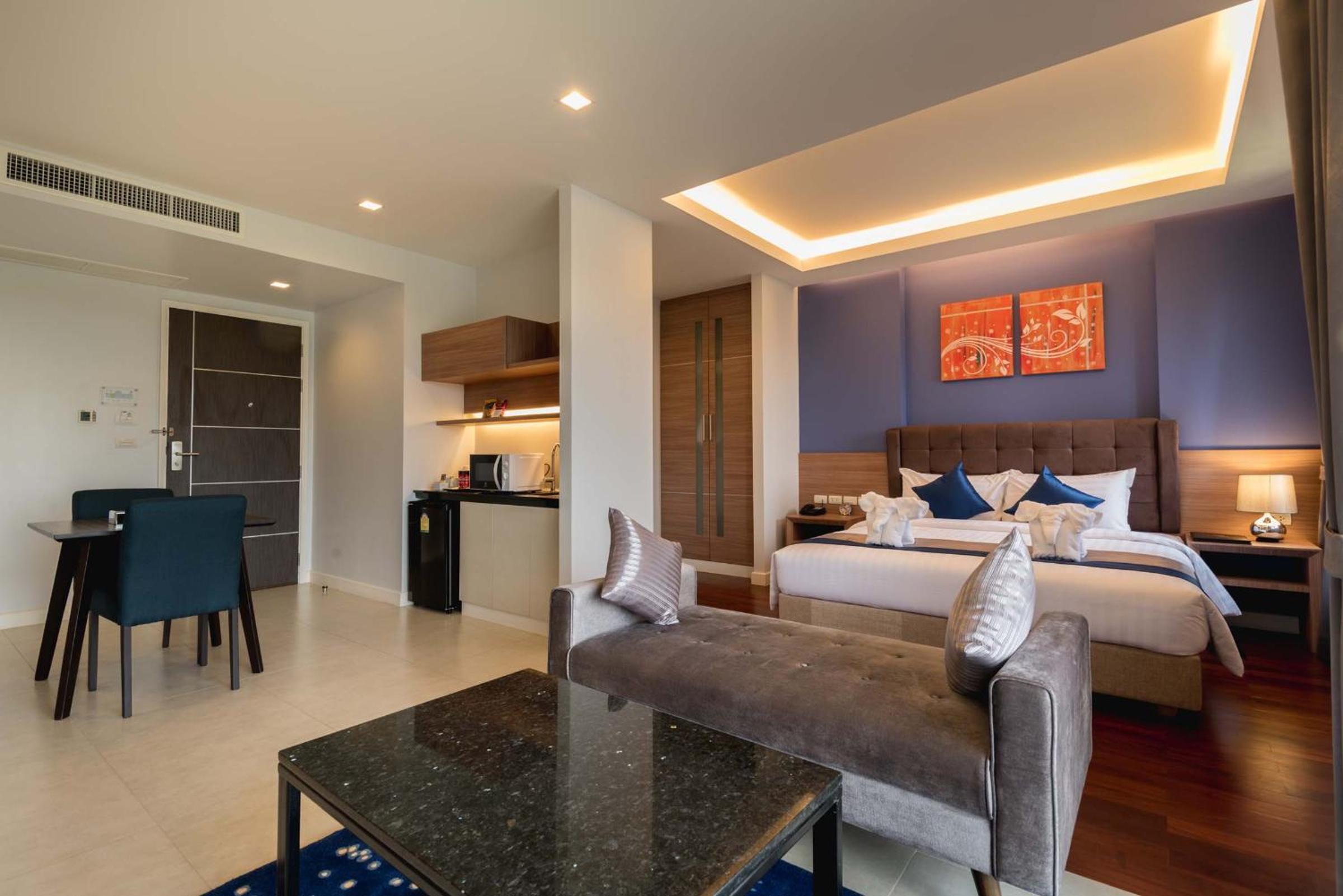 Queen Room with Pool View photo 1