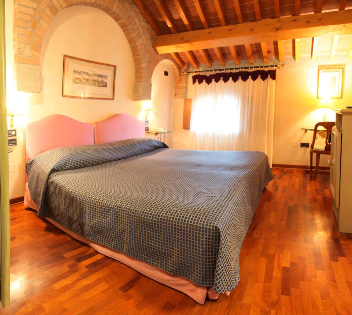 Standard Double Room with City View photo 2