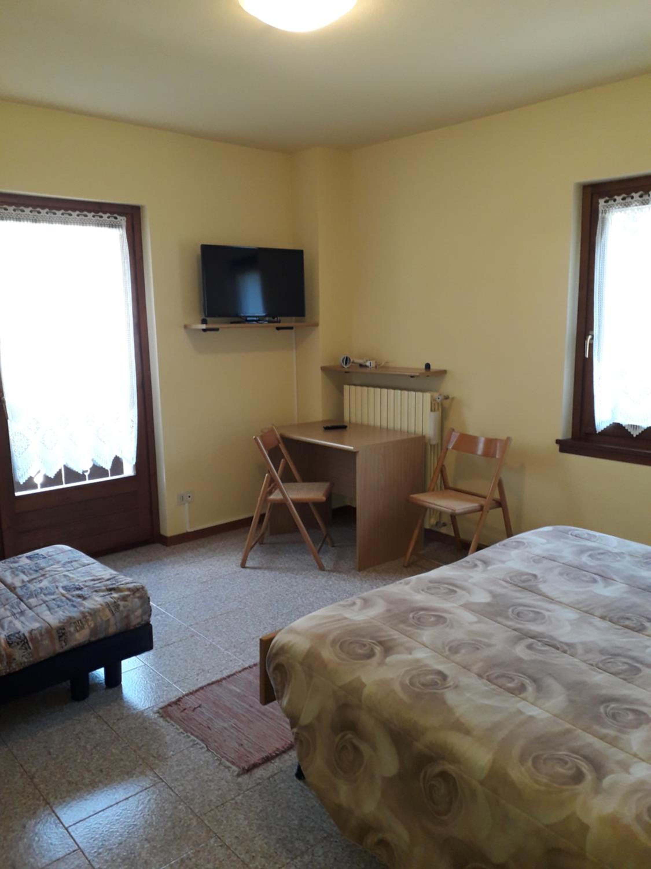 Double or Twin Room - Photo 5