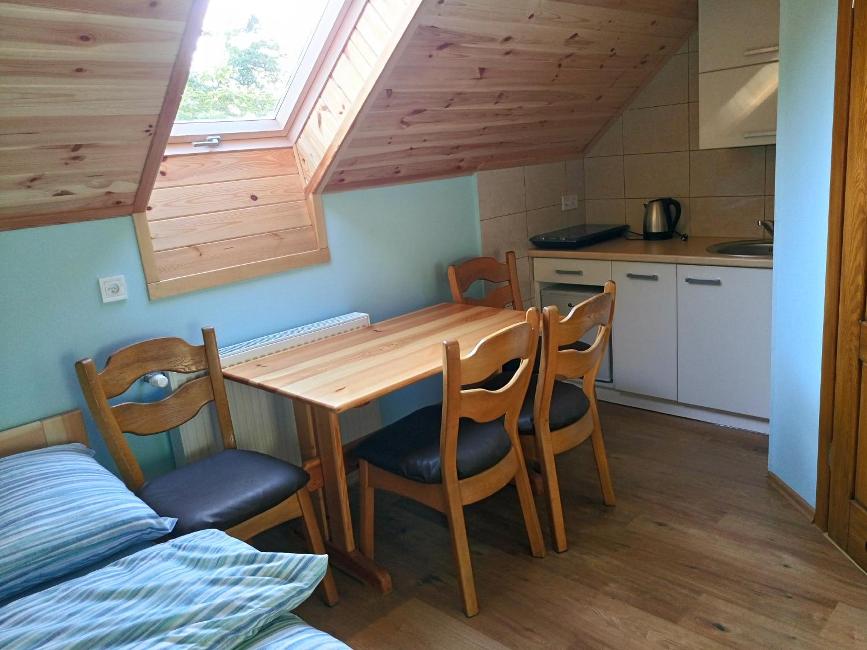 Triple Room with Private Bathroom - Photo 2