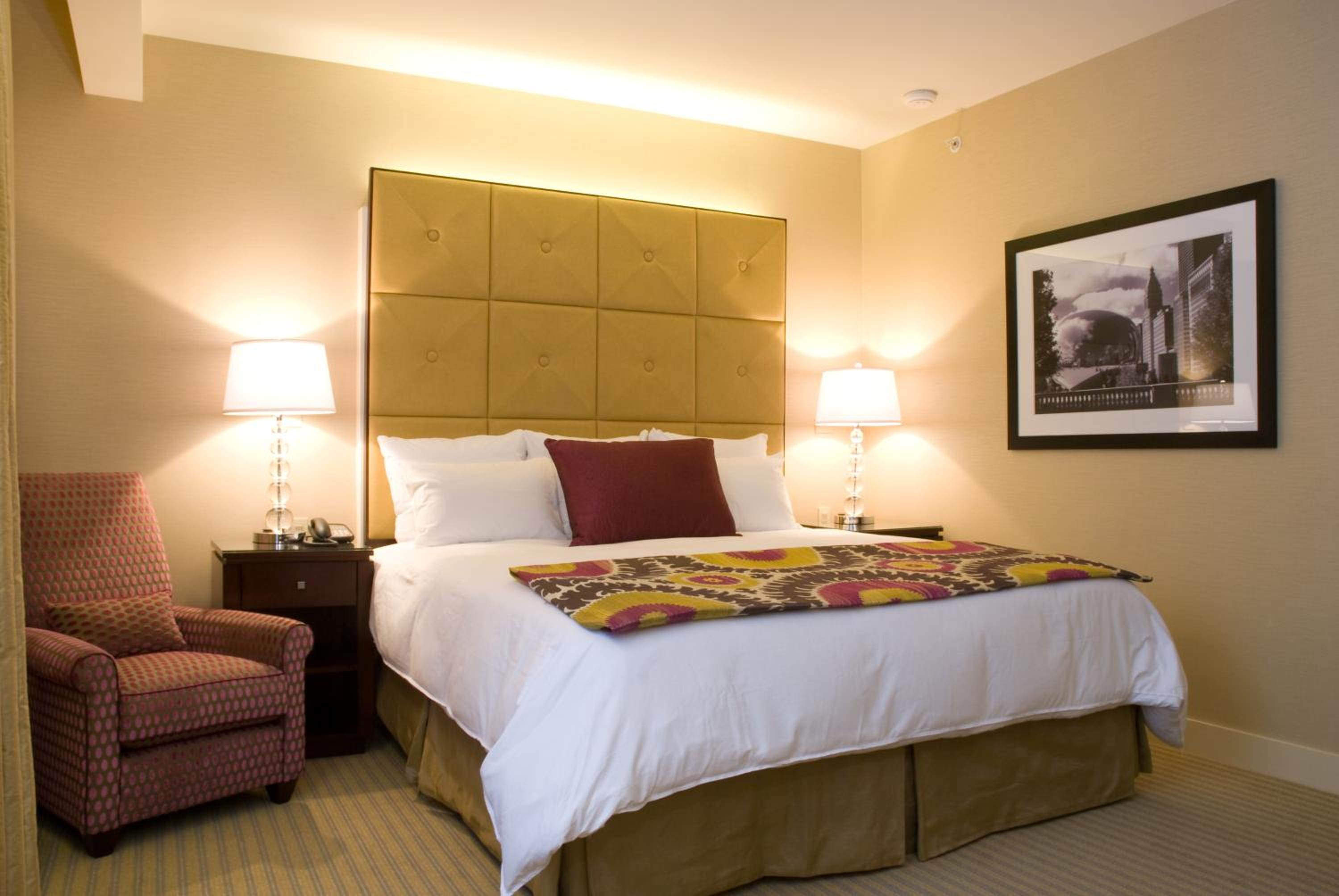 Standard King Room - Photo 7