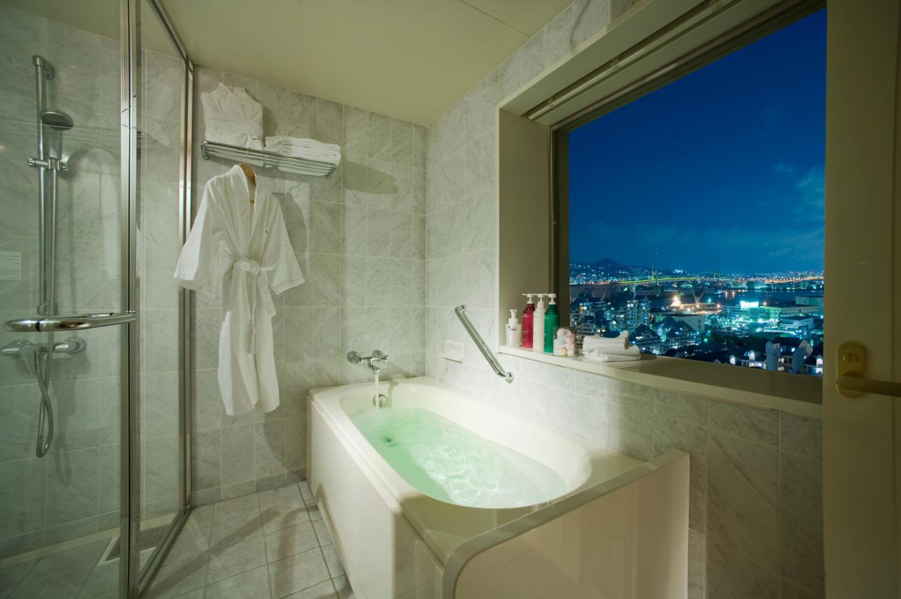 Corner twin room with view bath [nonsmoking] - Photo 2
