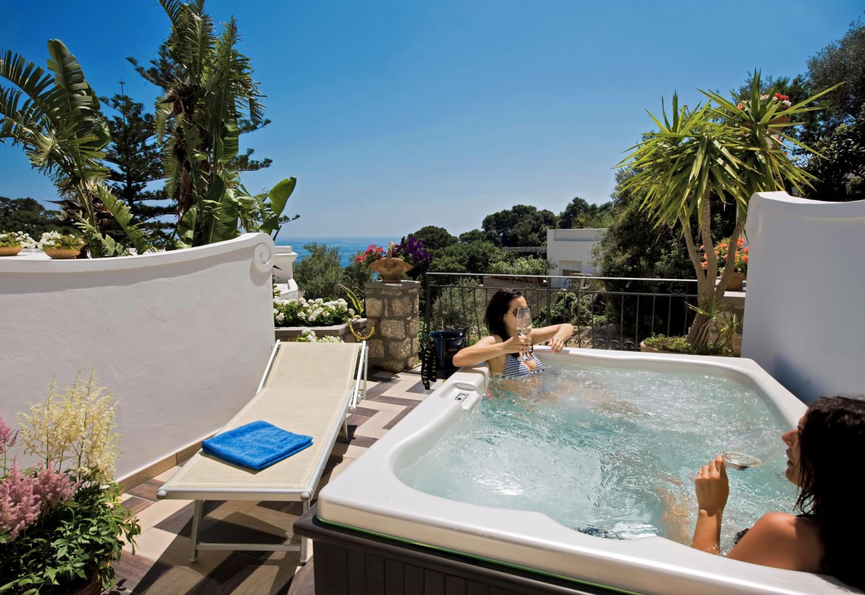 Deluxe Double Room with partial sea view and Terrace outdoor Jacuzzi