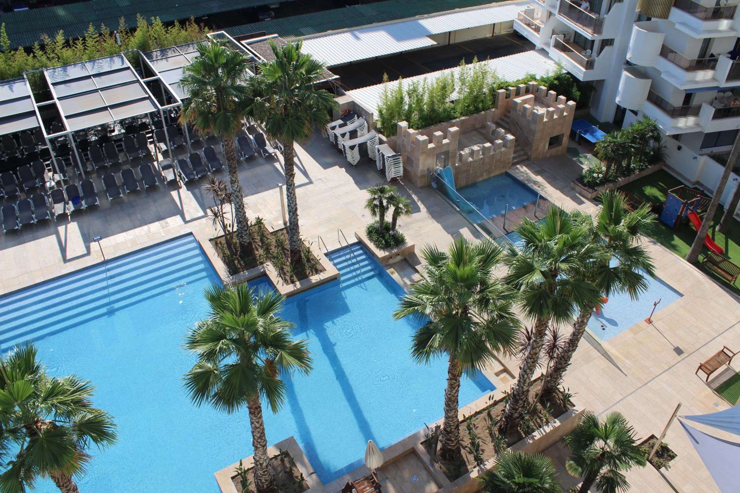 Suite Mediterránea Premium con vista a la piscina (2 adultos + 1 niño)