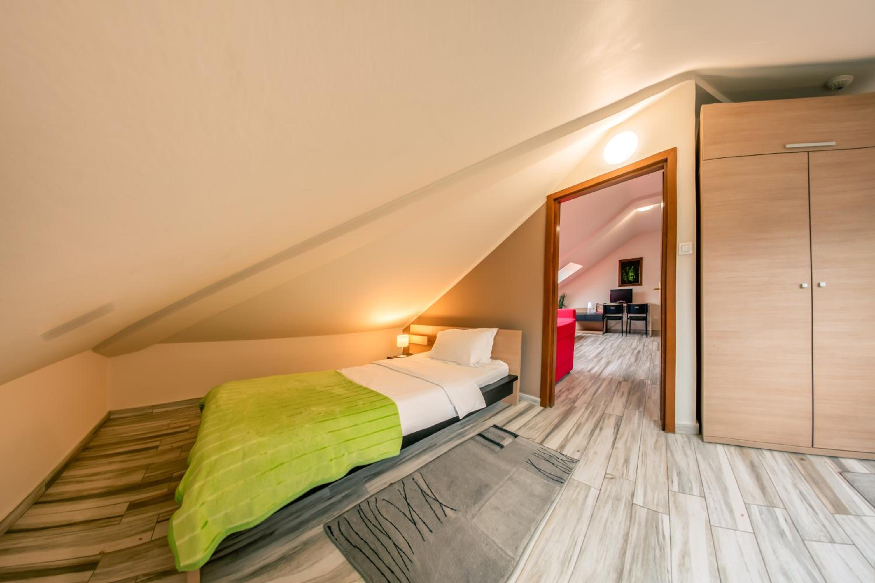 One-Bedroom Apartment photo 2