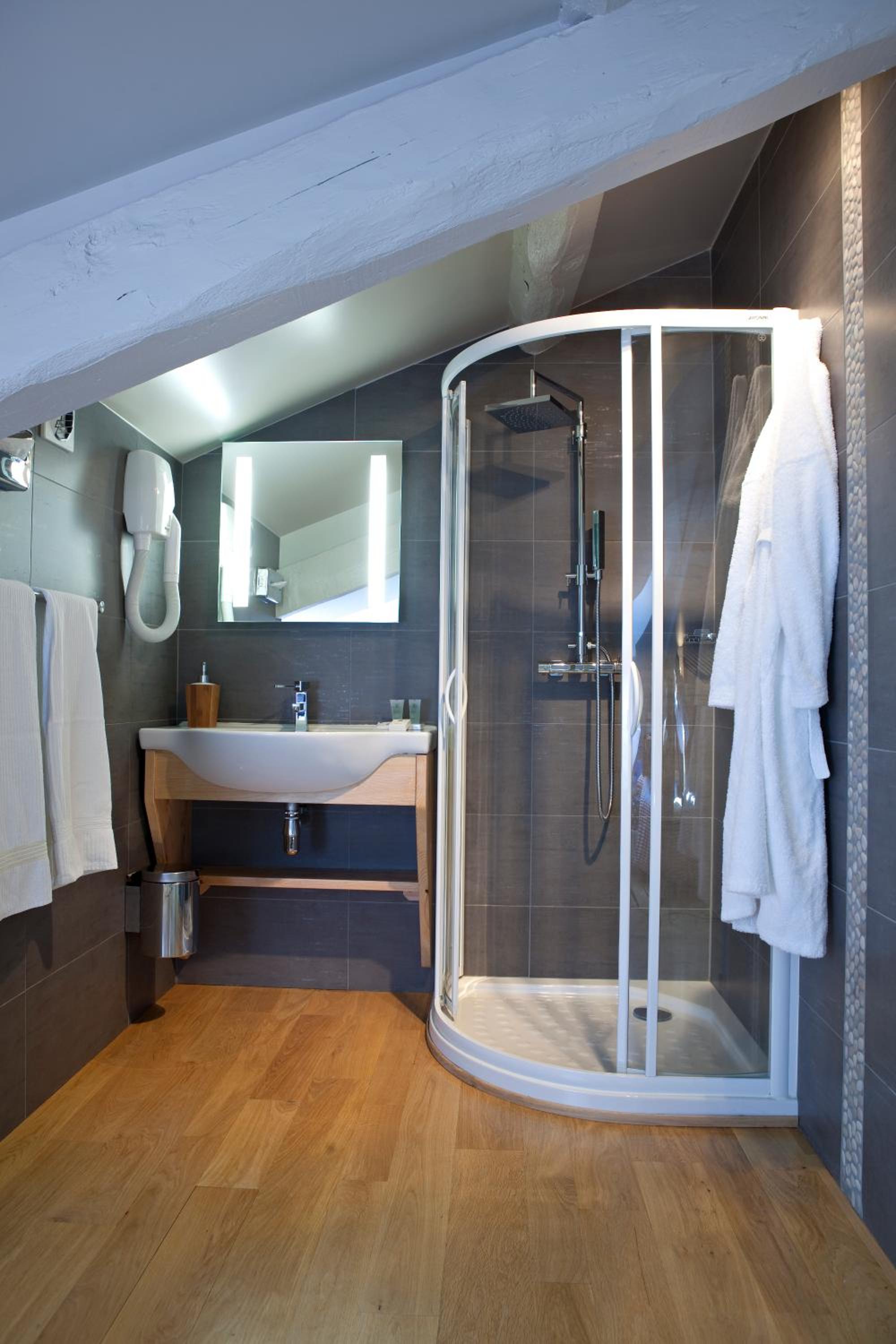 Superior Double or Twin Room - Photo 8