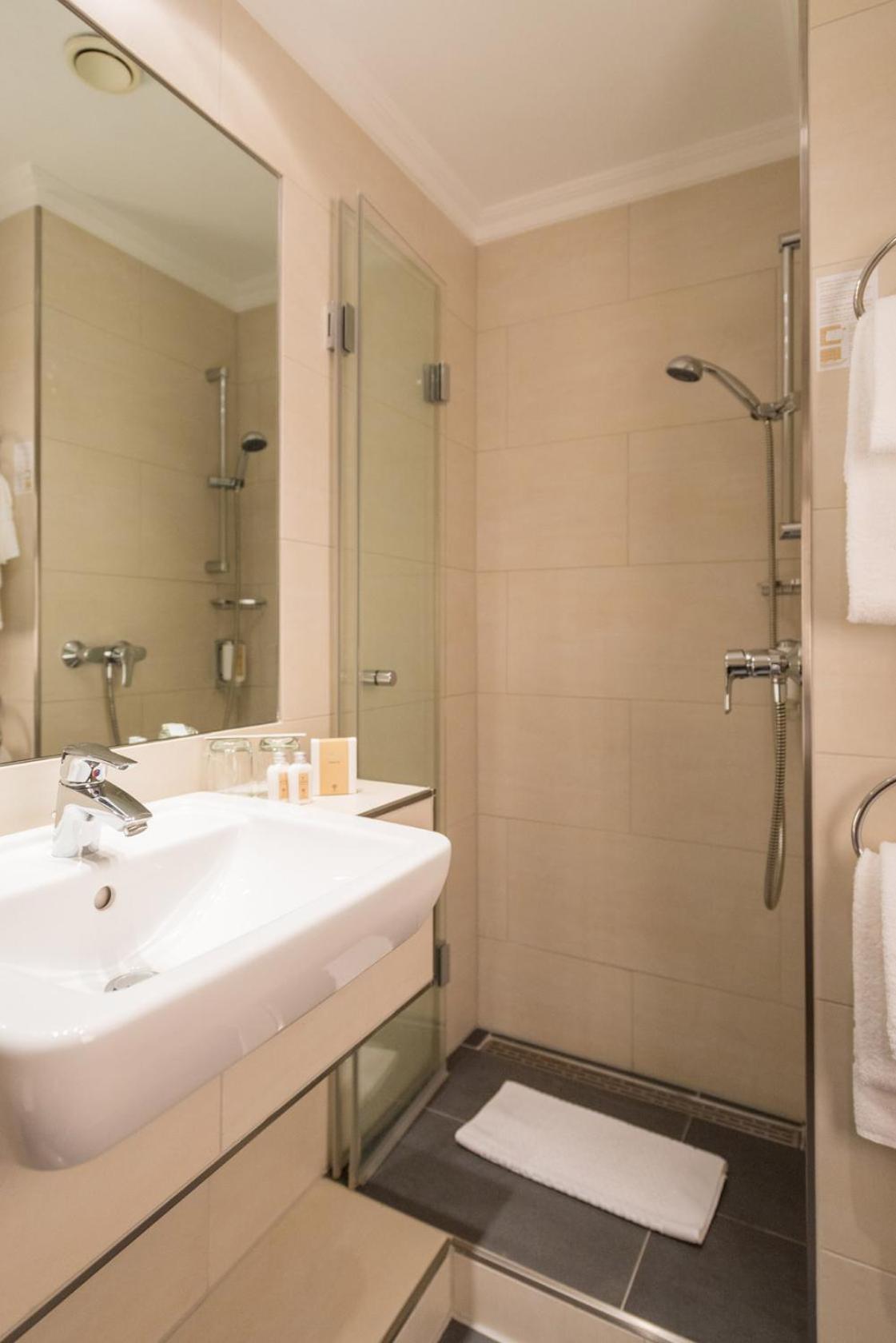 Budget Double Room - Photo 4
