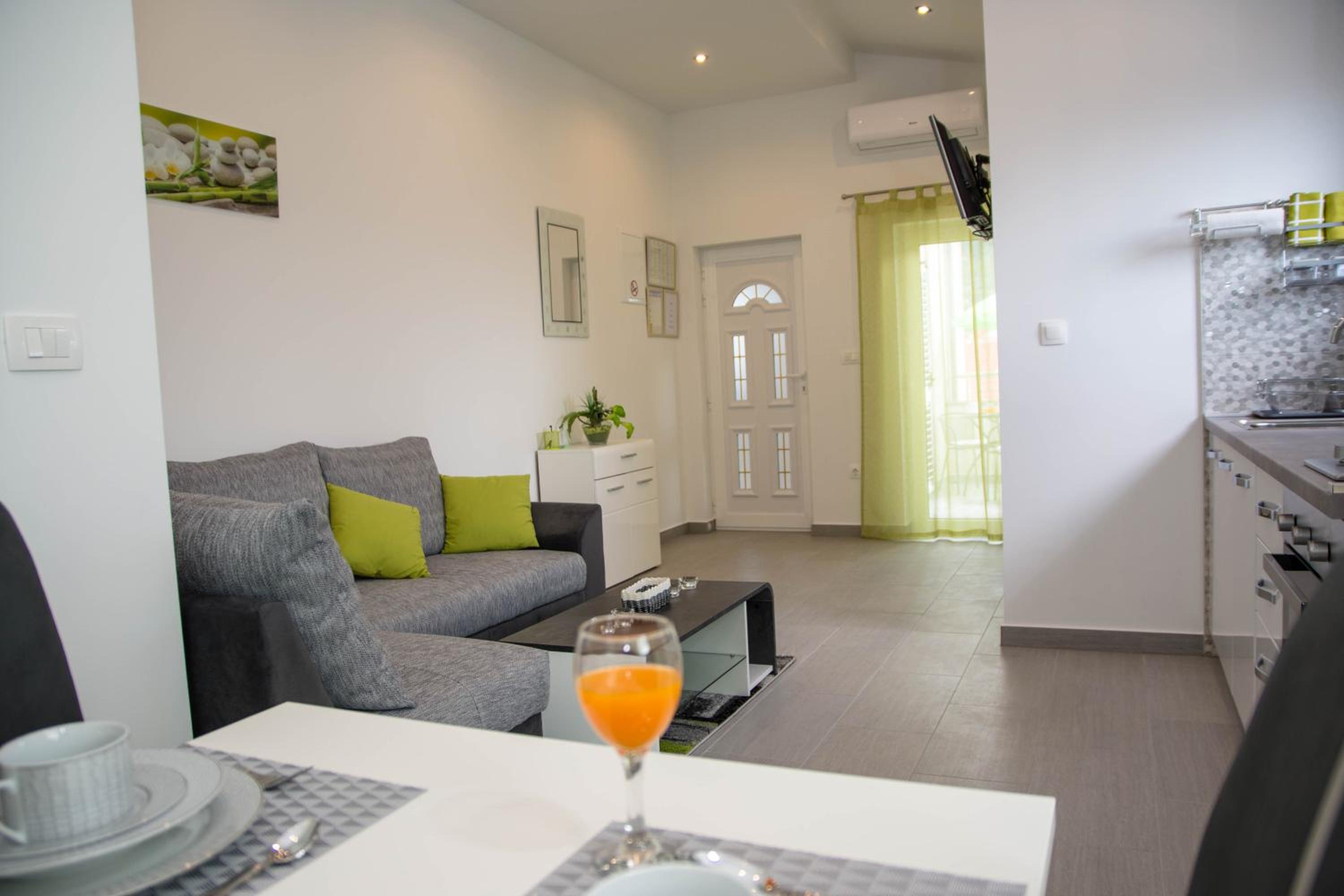 Apartment with Sea View - Photo 28