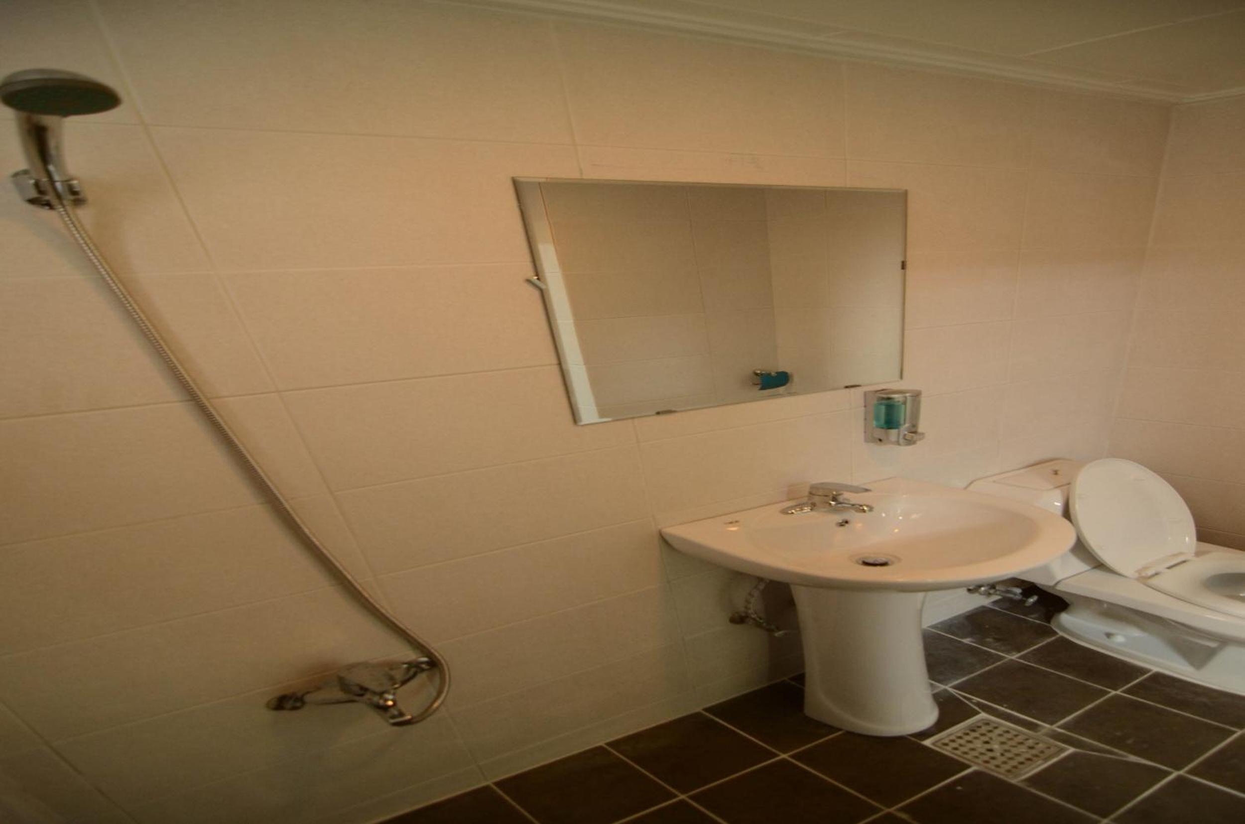 Twin Room - Photo 9