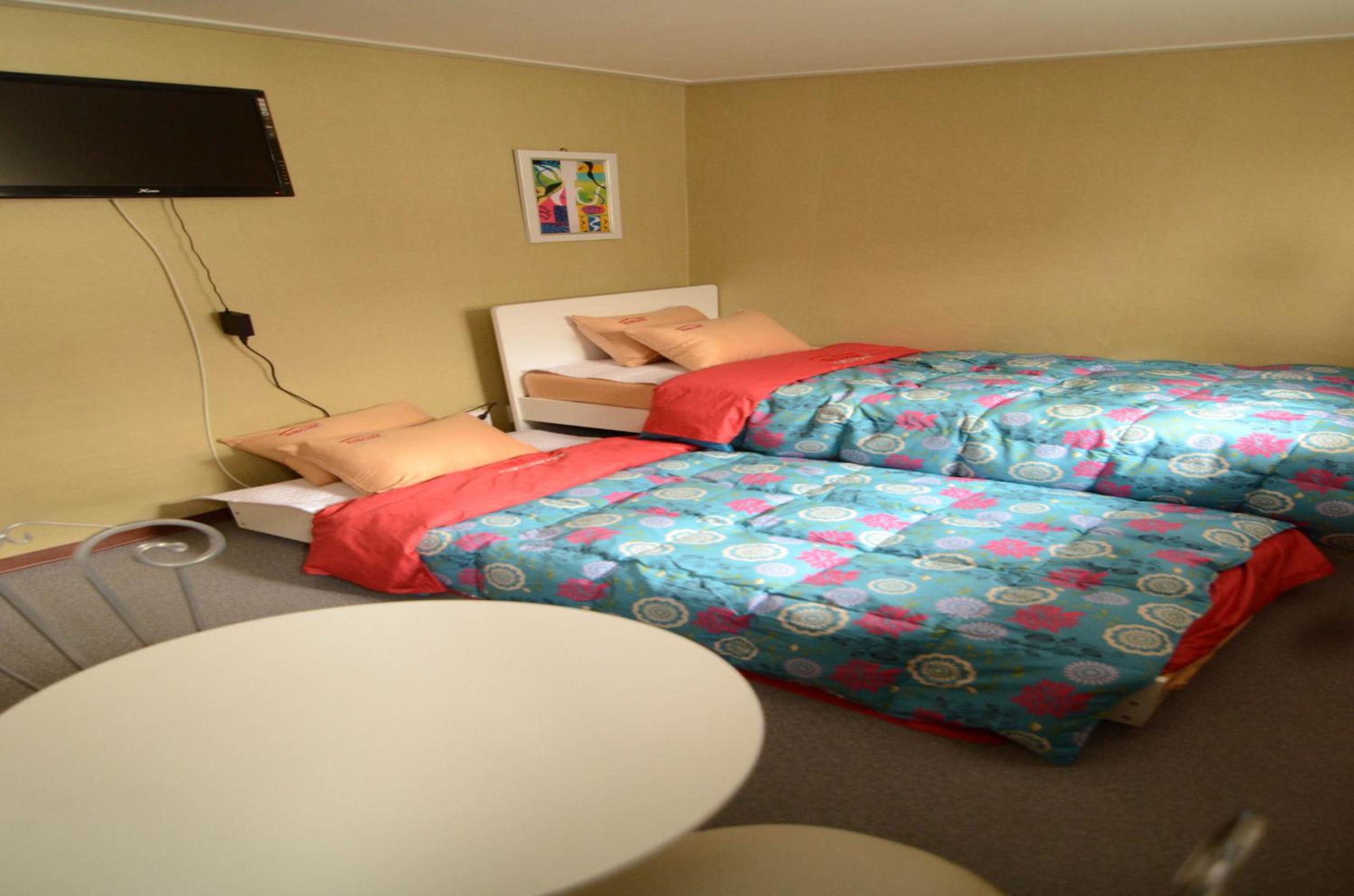 Twin Room - Photo 6