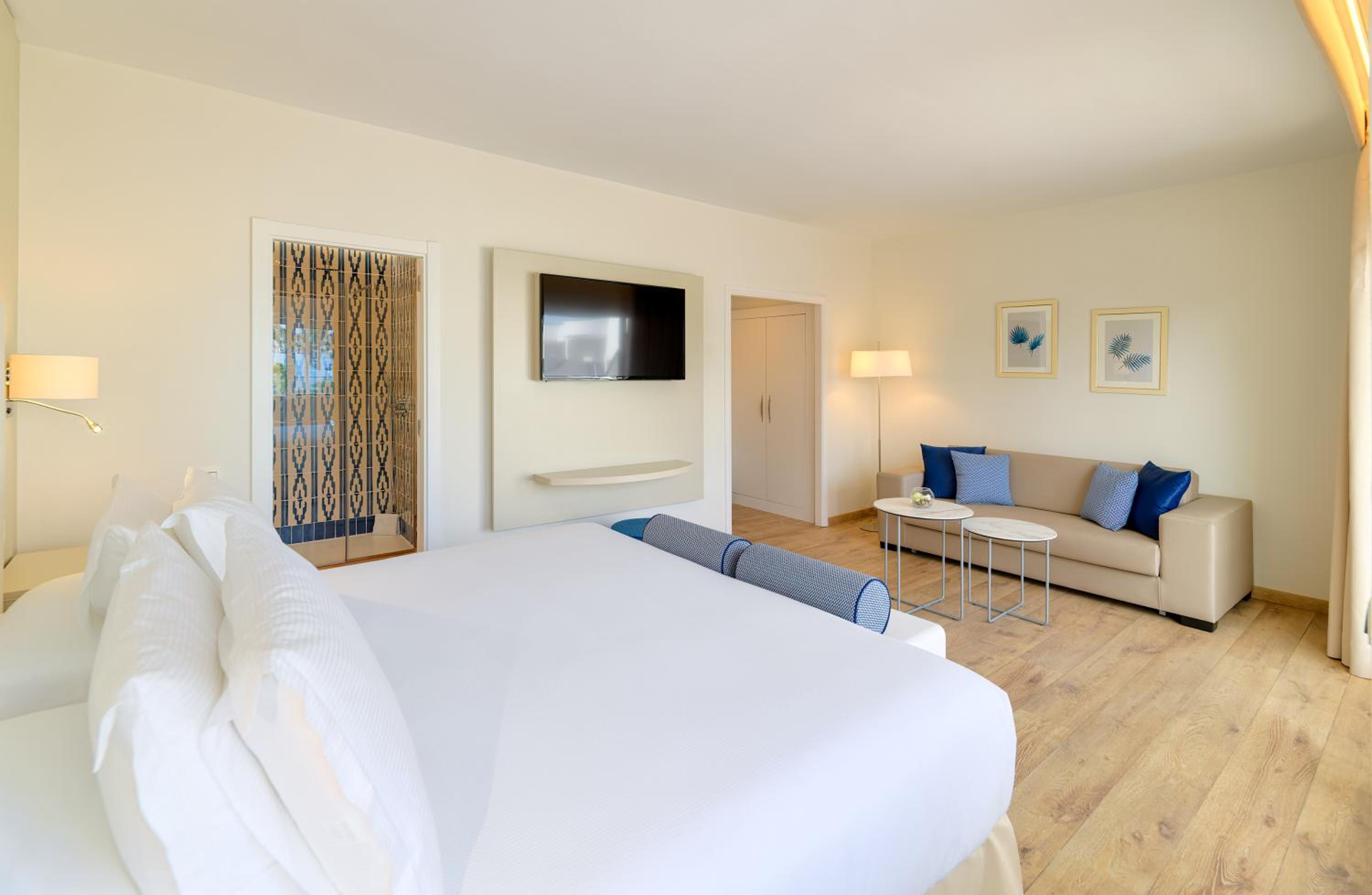 Junior Suite (3 Adults) - Photo 3