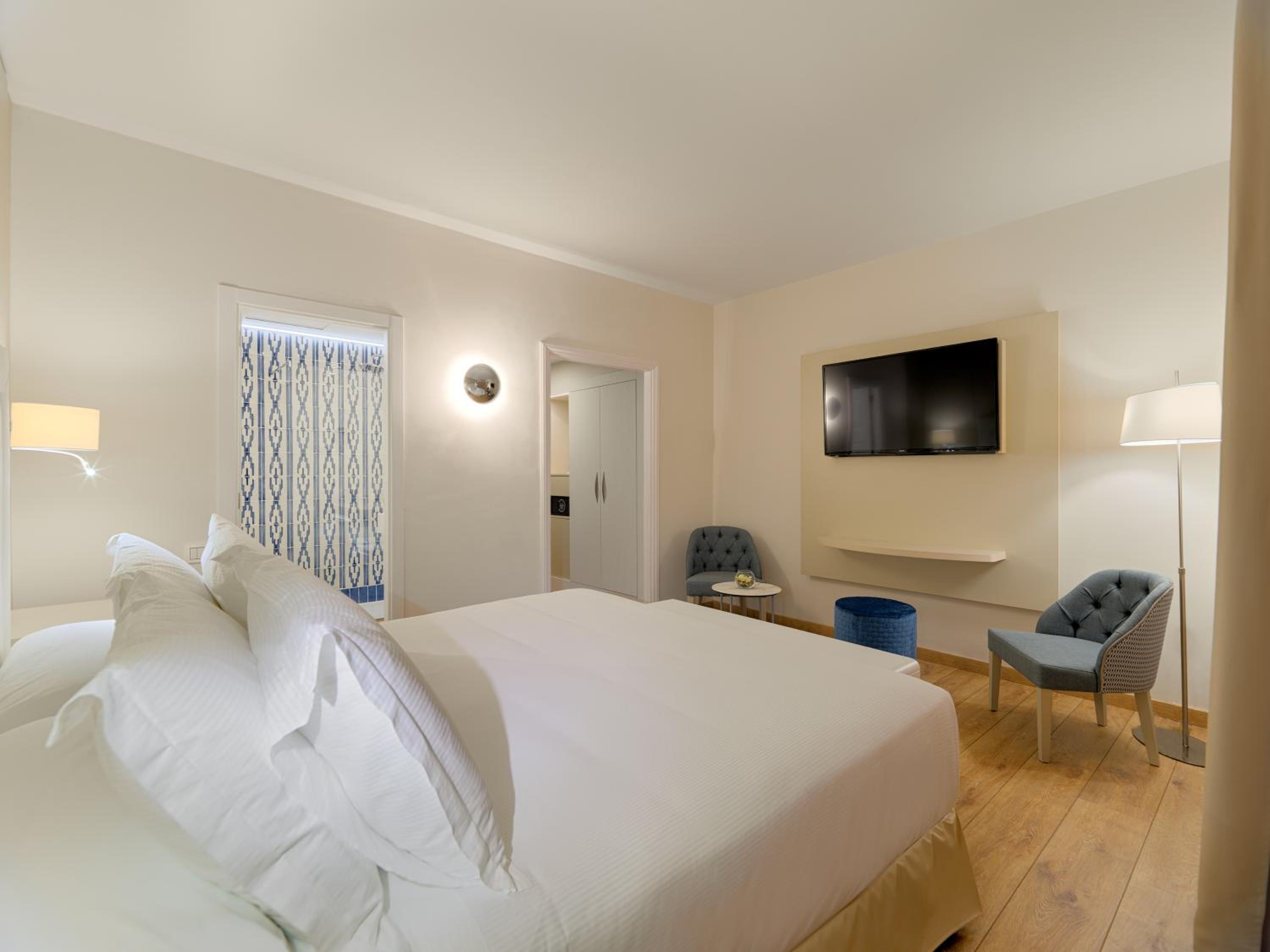Superior Room (2 Adults) - Photo 3